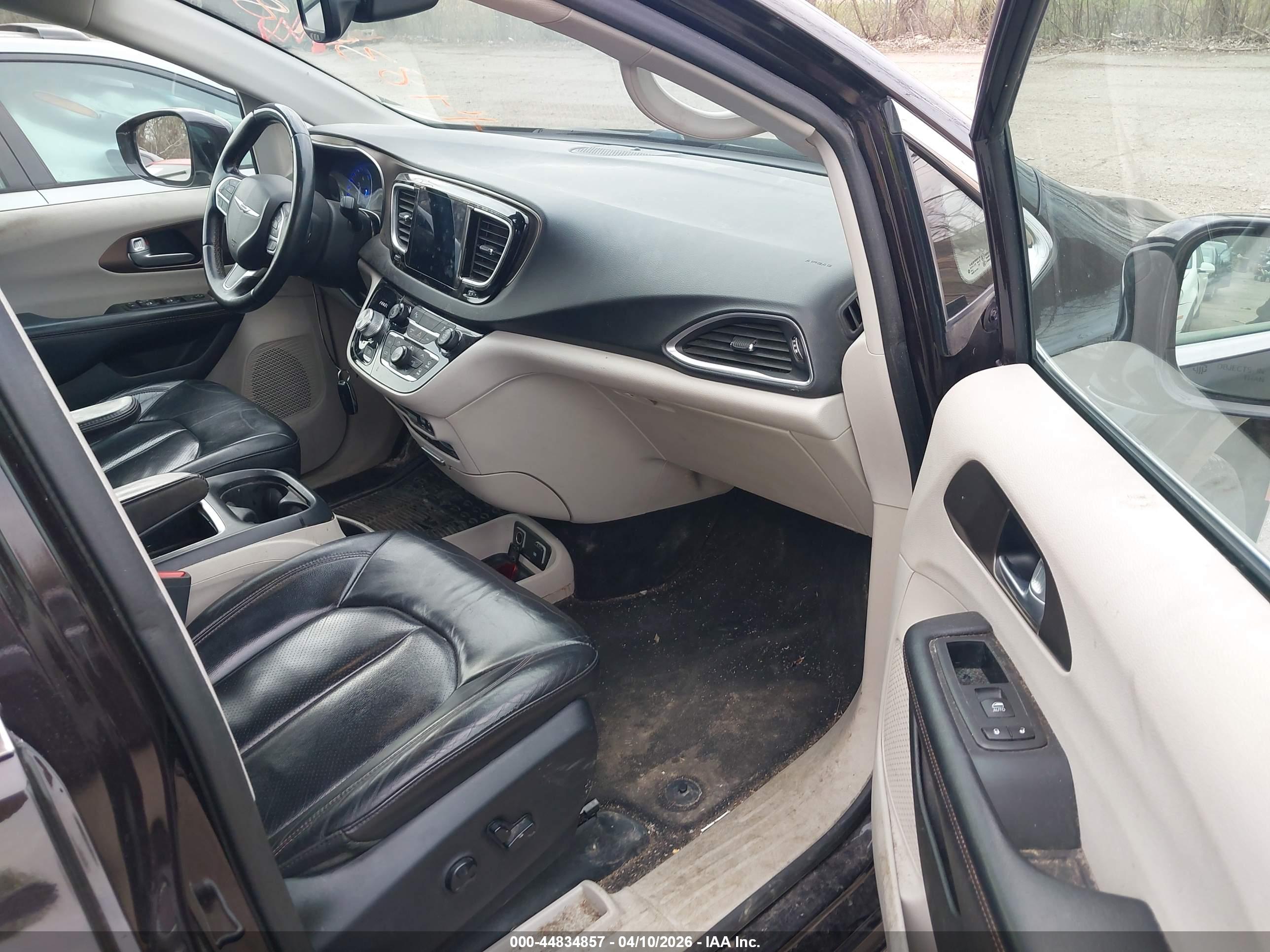 CHRYSLER PACIFICA image 5