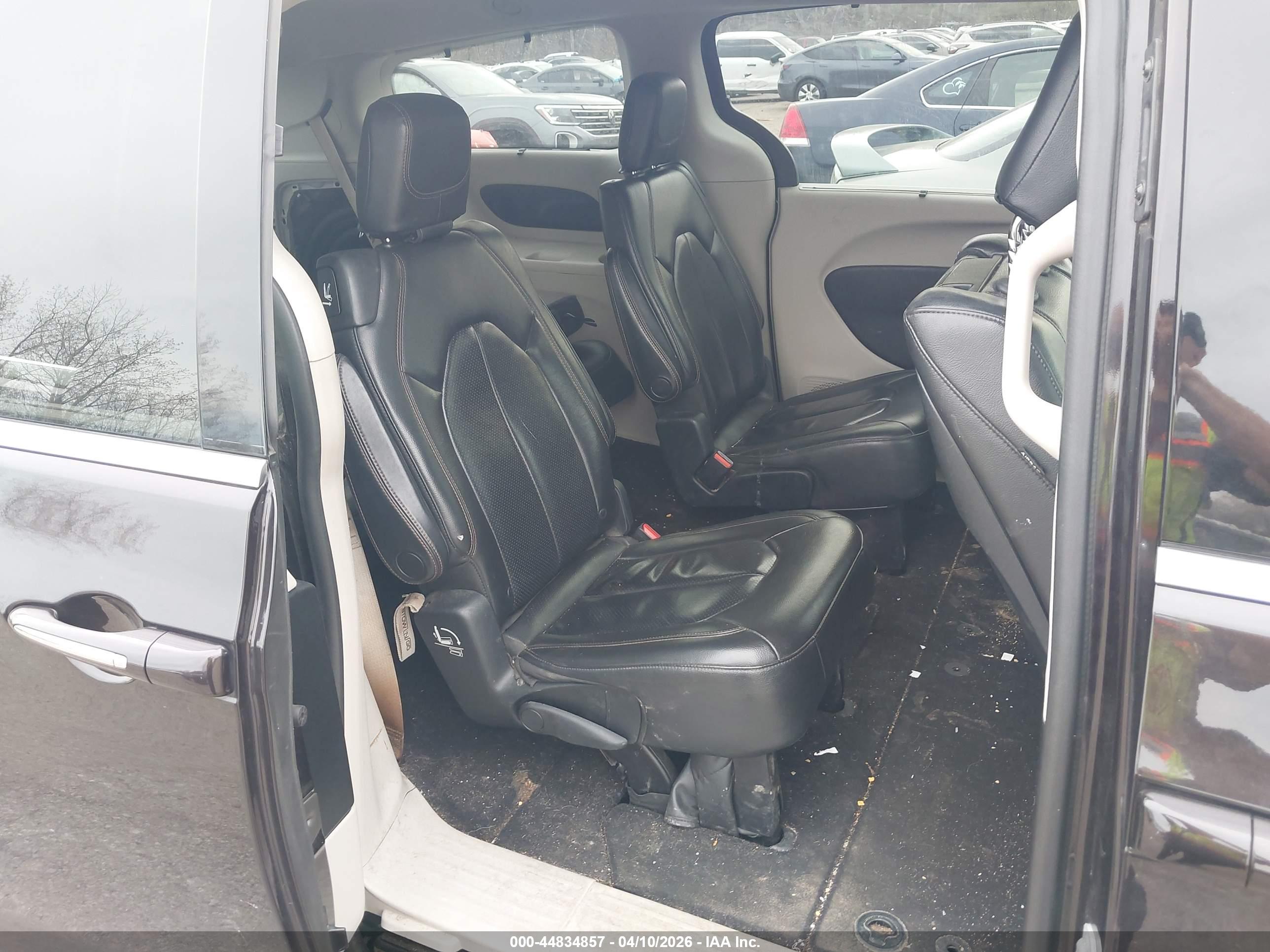 CHRYSLER PACIFICA image 8