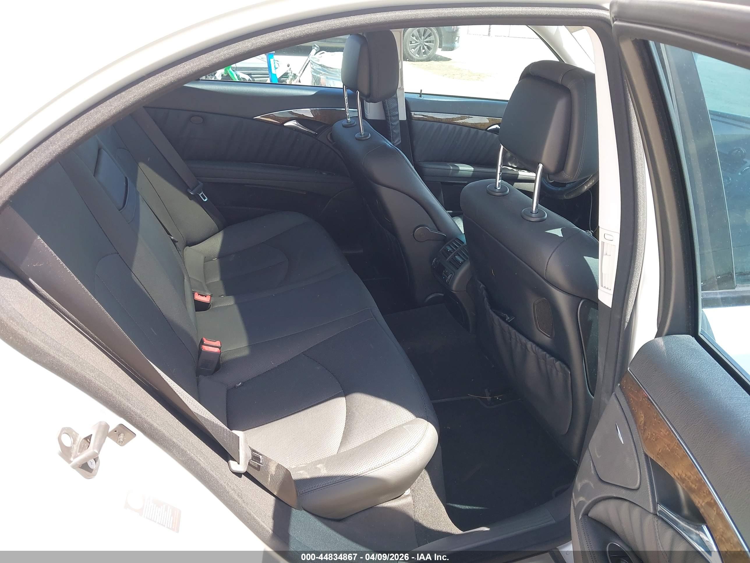 MERCEDES-BENZ E image 8