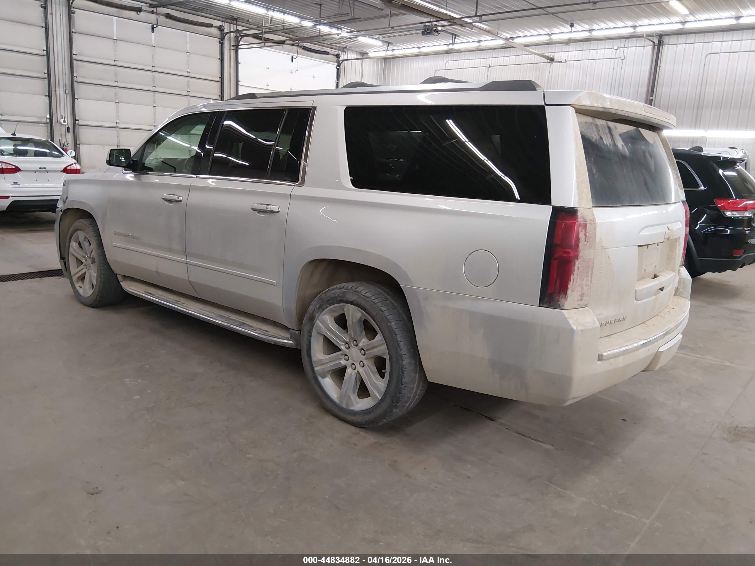CHEVROLET SUBURBAN image 3