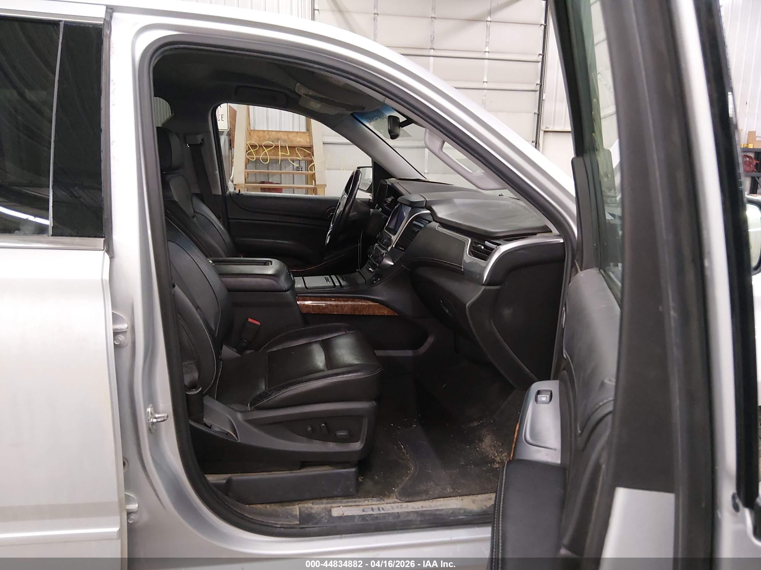 CHEVROLET SUBURBAN image 5