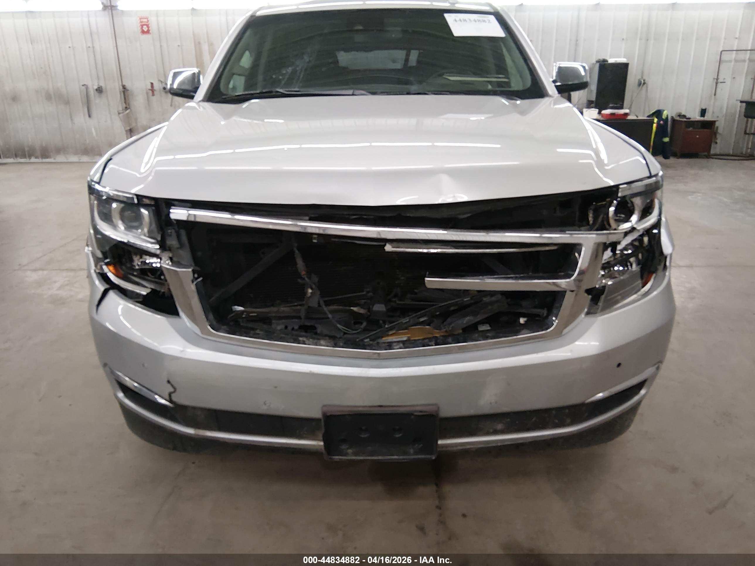 CHEVROLET SUBURBAN image 6
