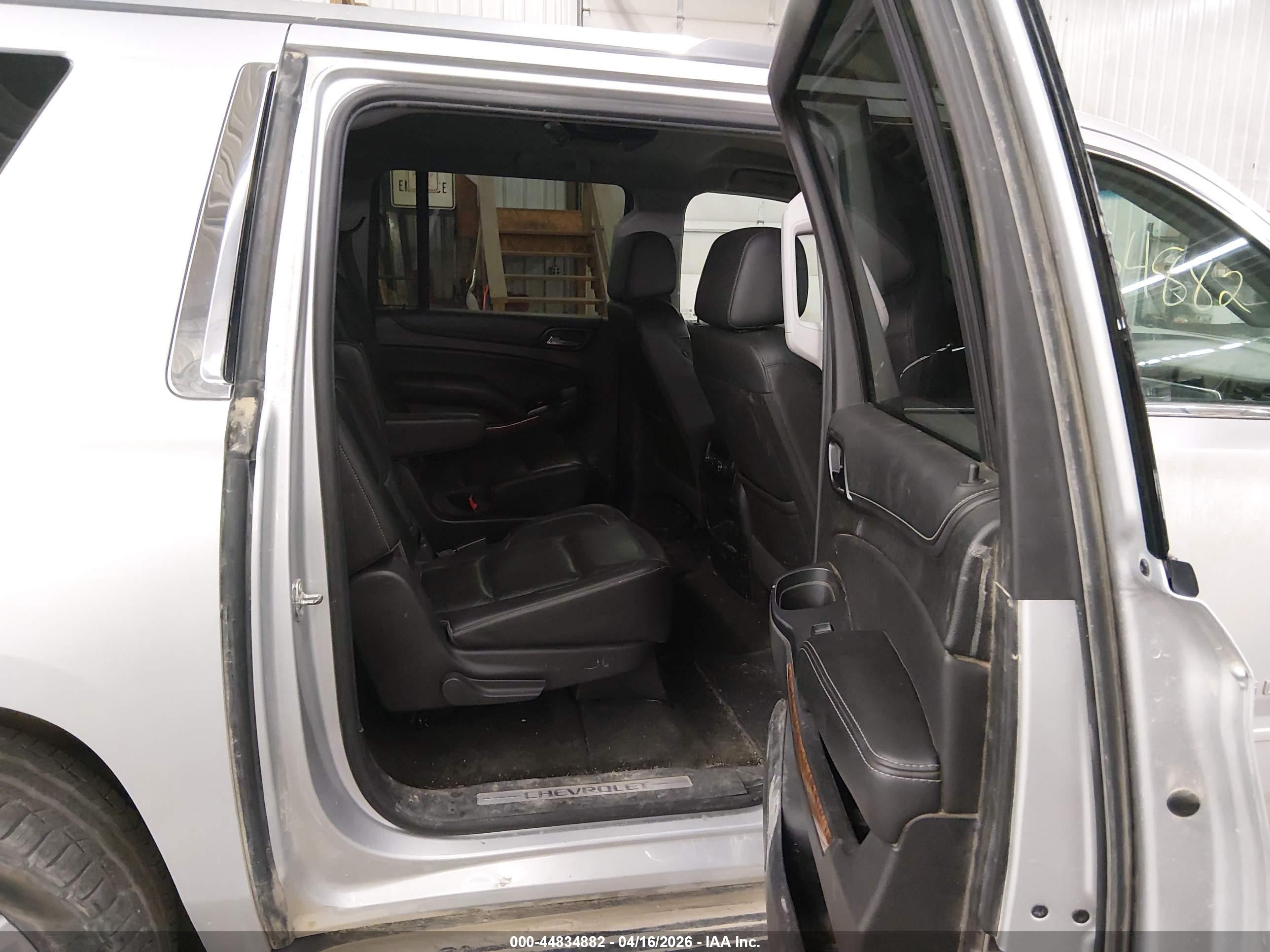 CHEVROLET SUBURBAN image 8