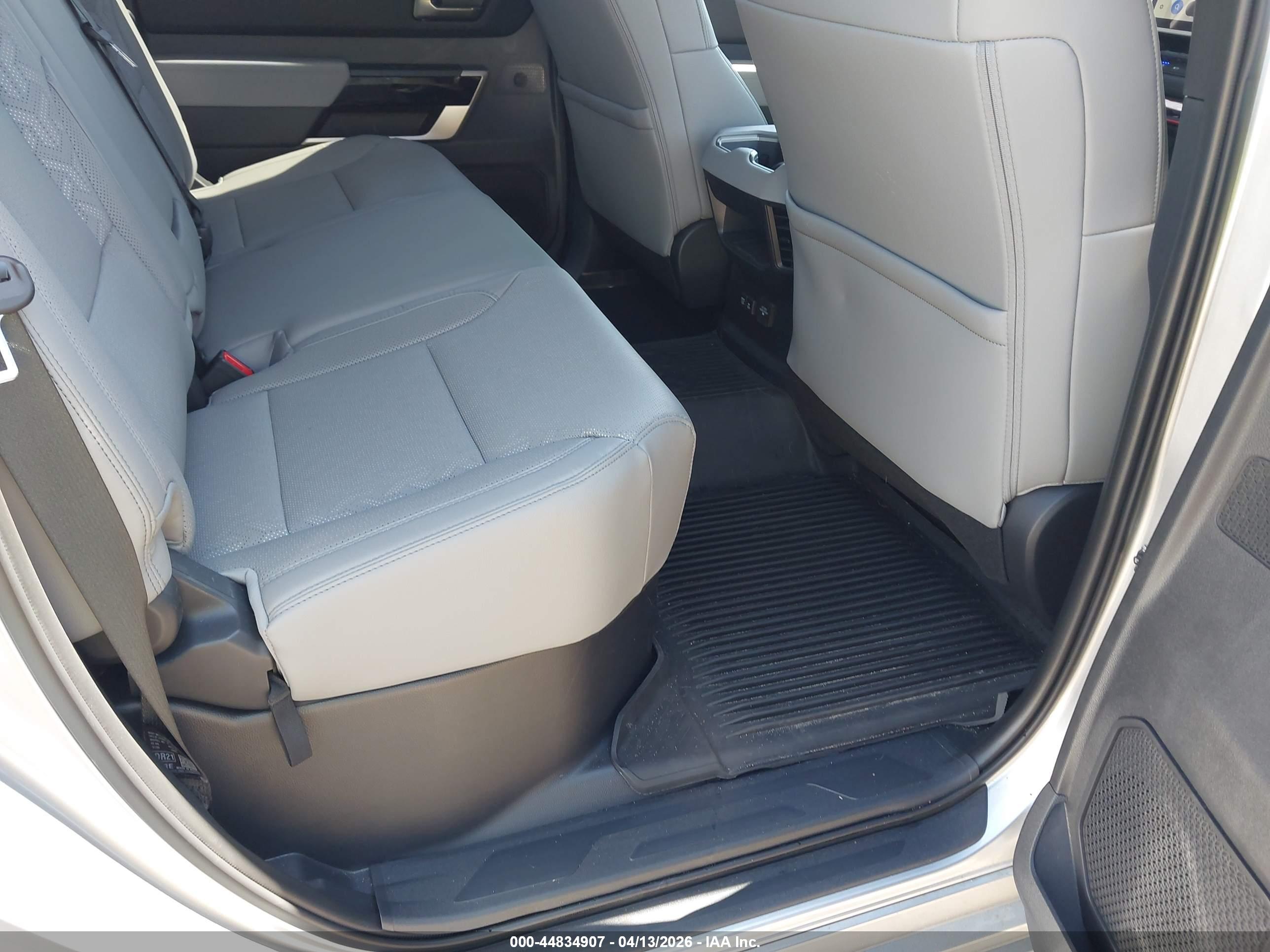 TOYOTA TUNDRA image 8