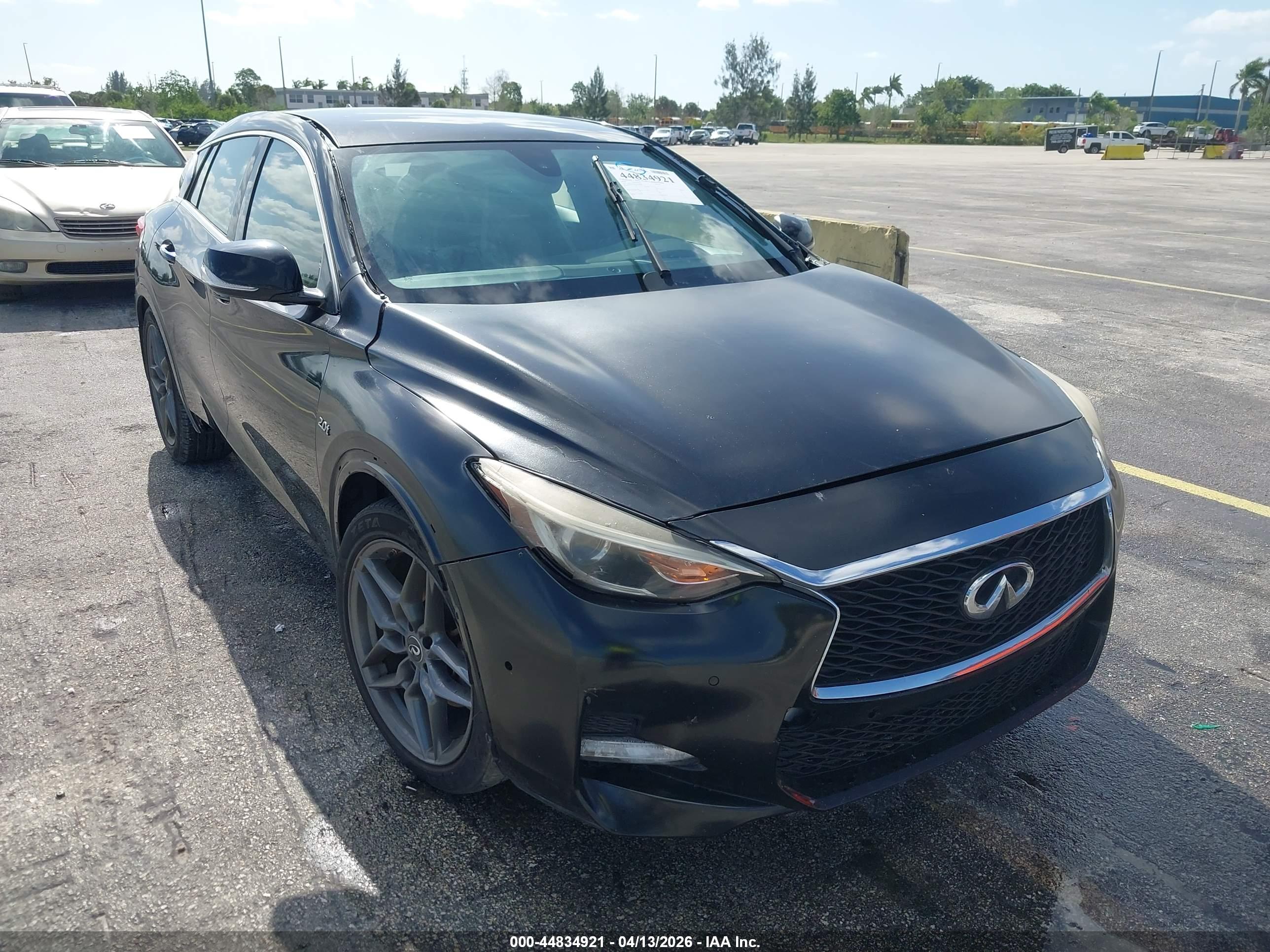 INFINITI QX30 image 6