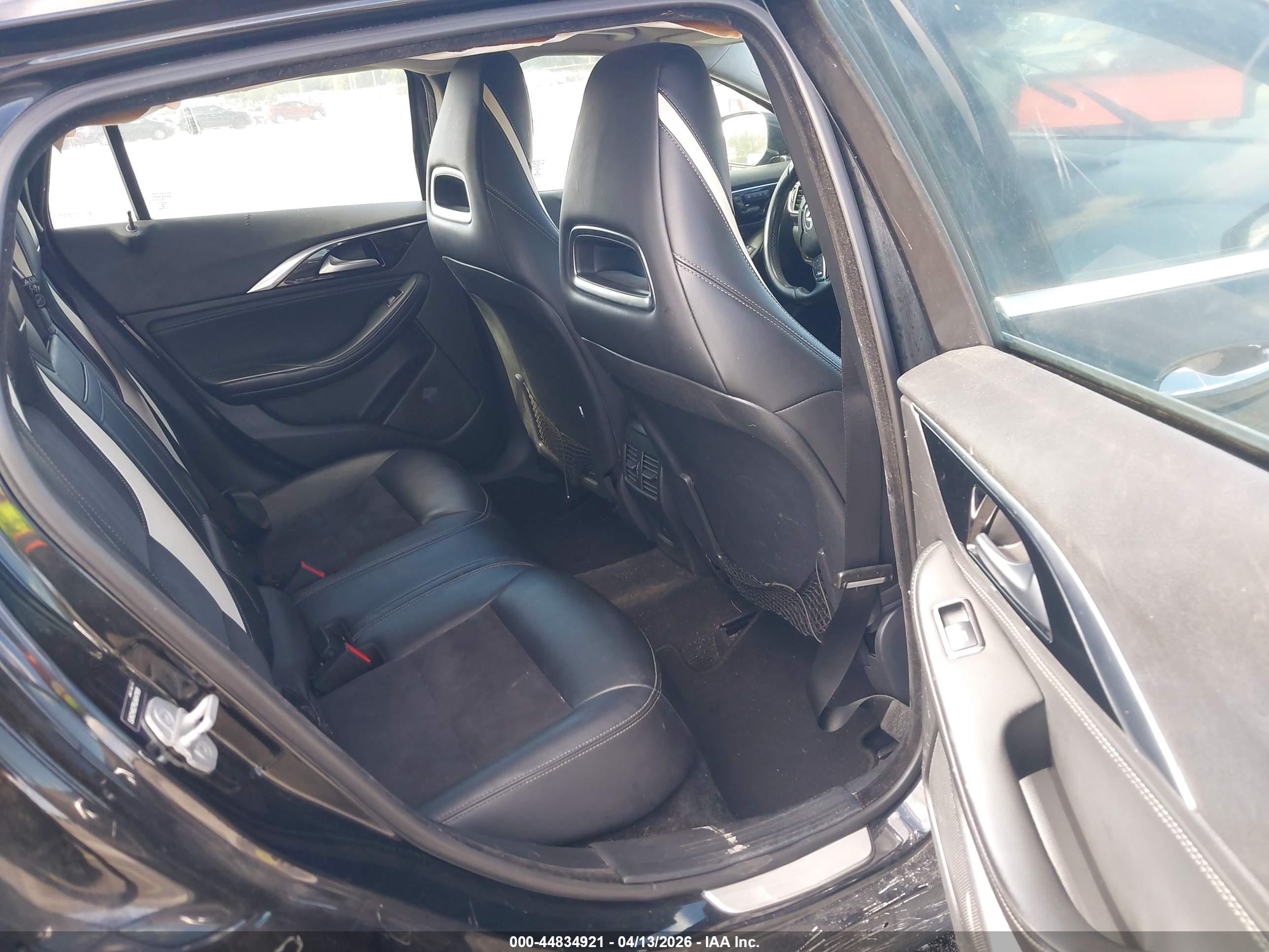 INFINITI QX30 image 8