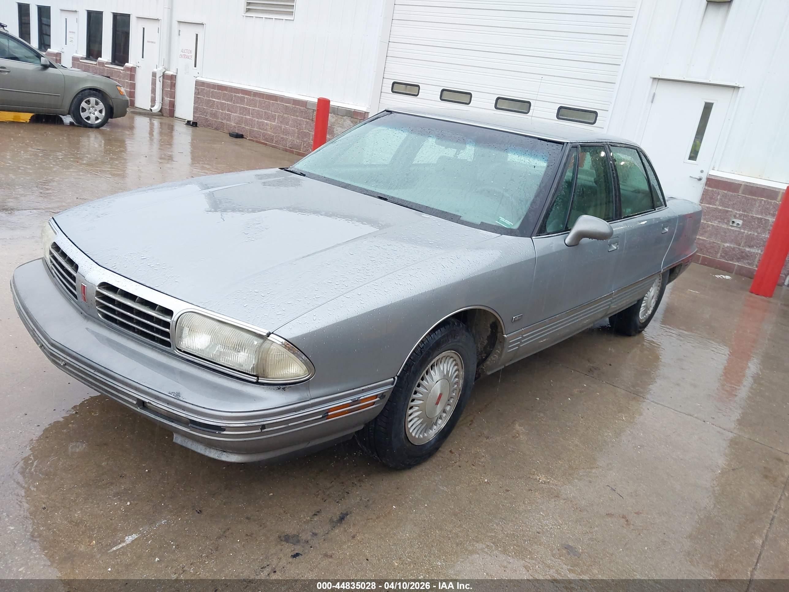 OLDSMOBILE 98 image 2