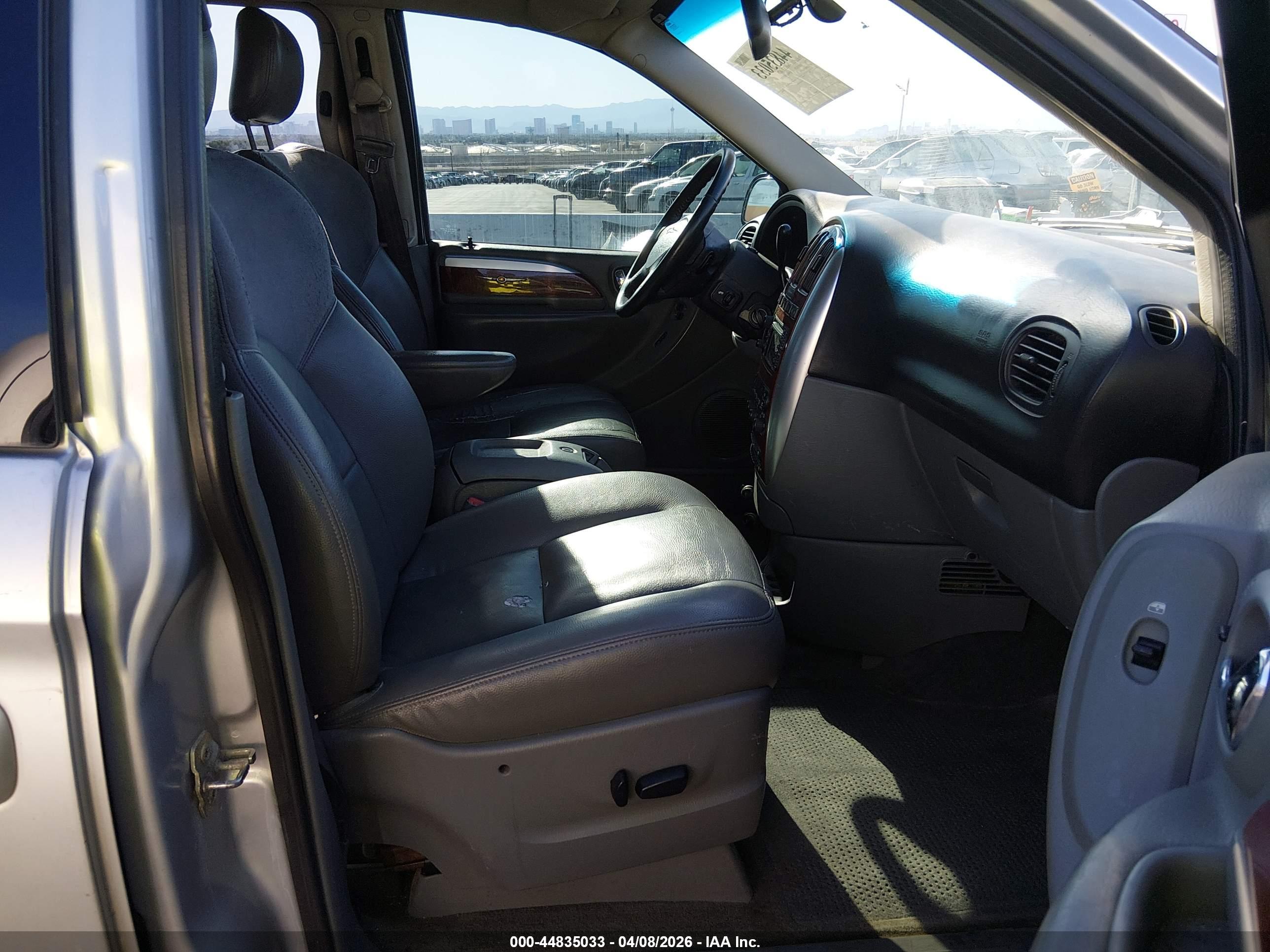 CHRYSLER TOWN image 5