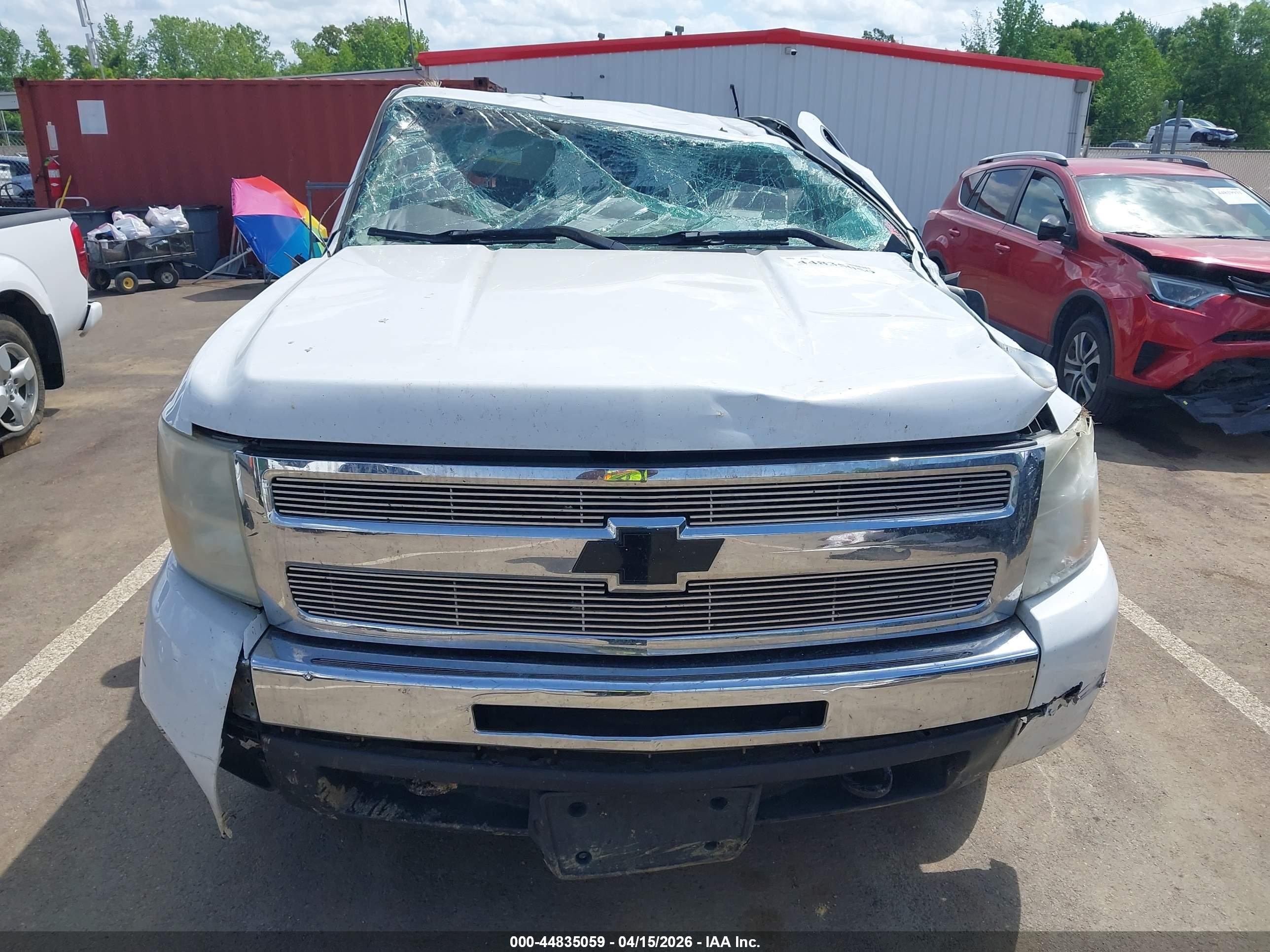 CHEVROLET SILVERADO image 6