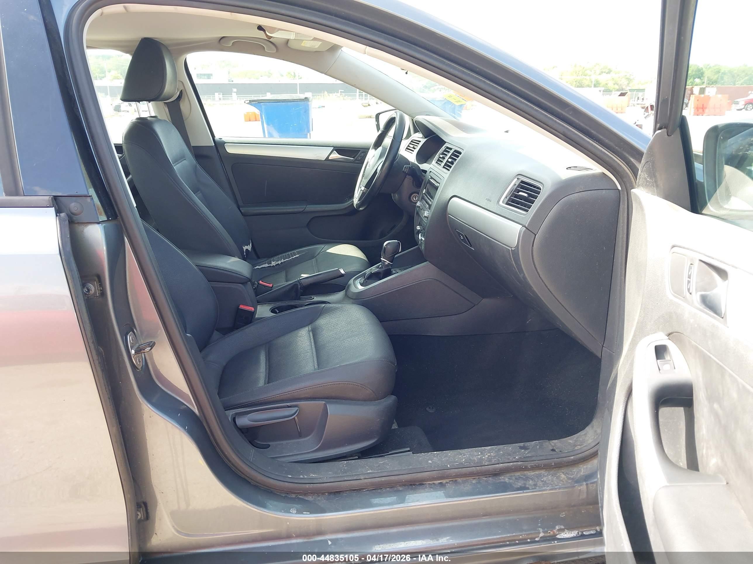 VOLKSWAGEN JETTA image 5