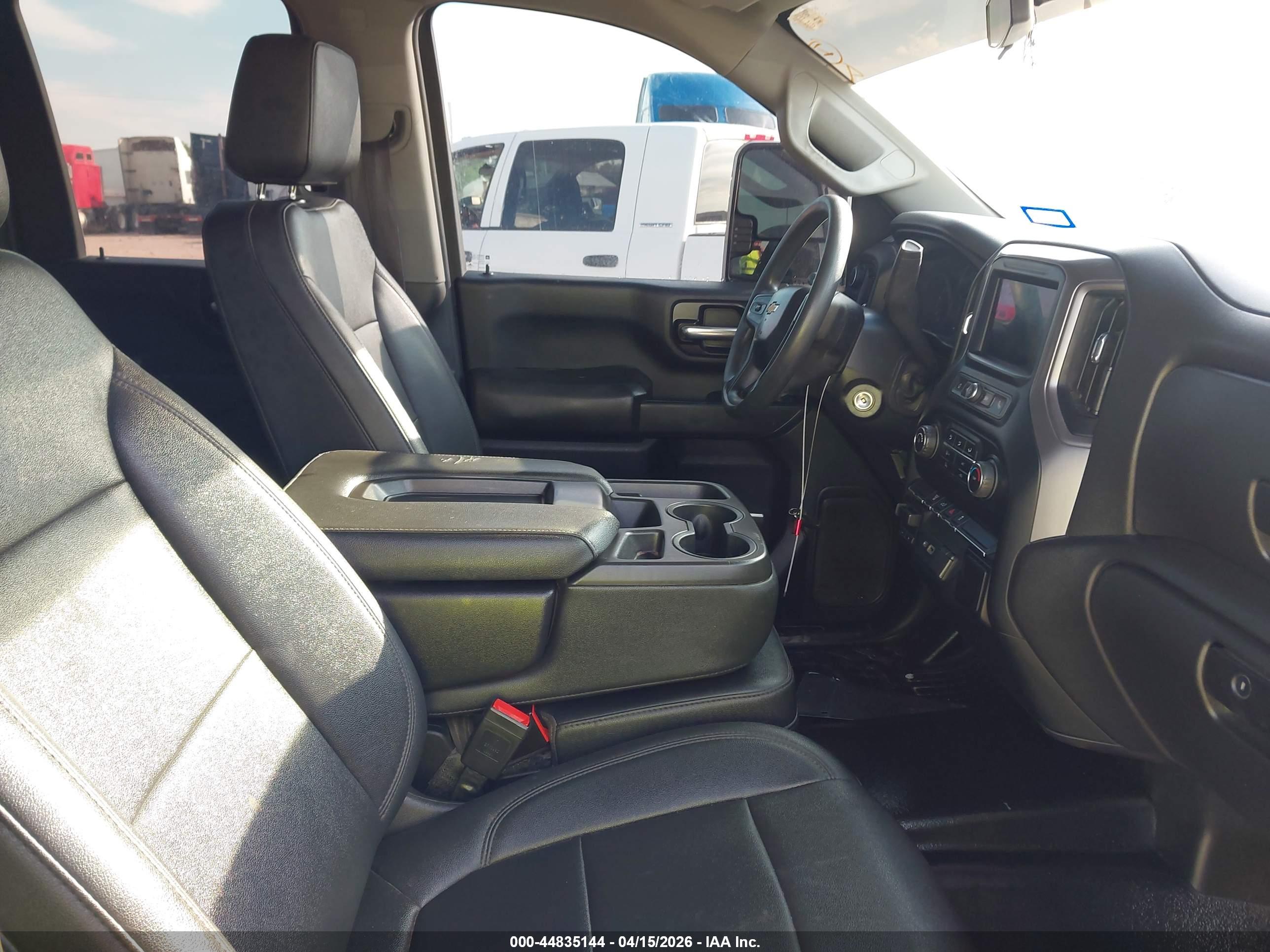CHEVROLET SILVERADO image 5