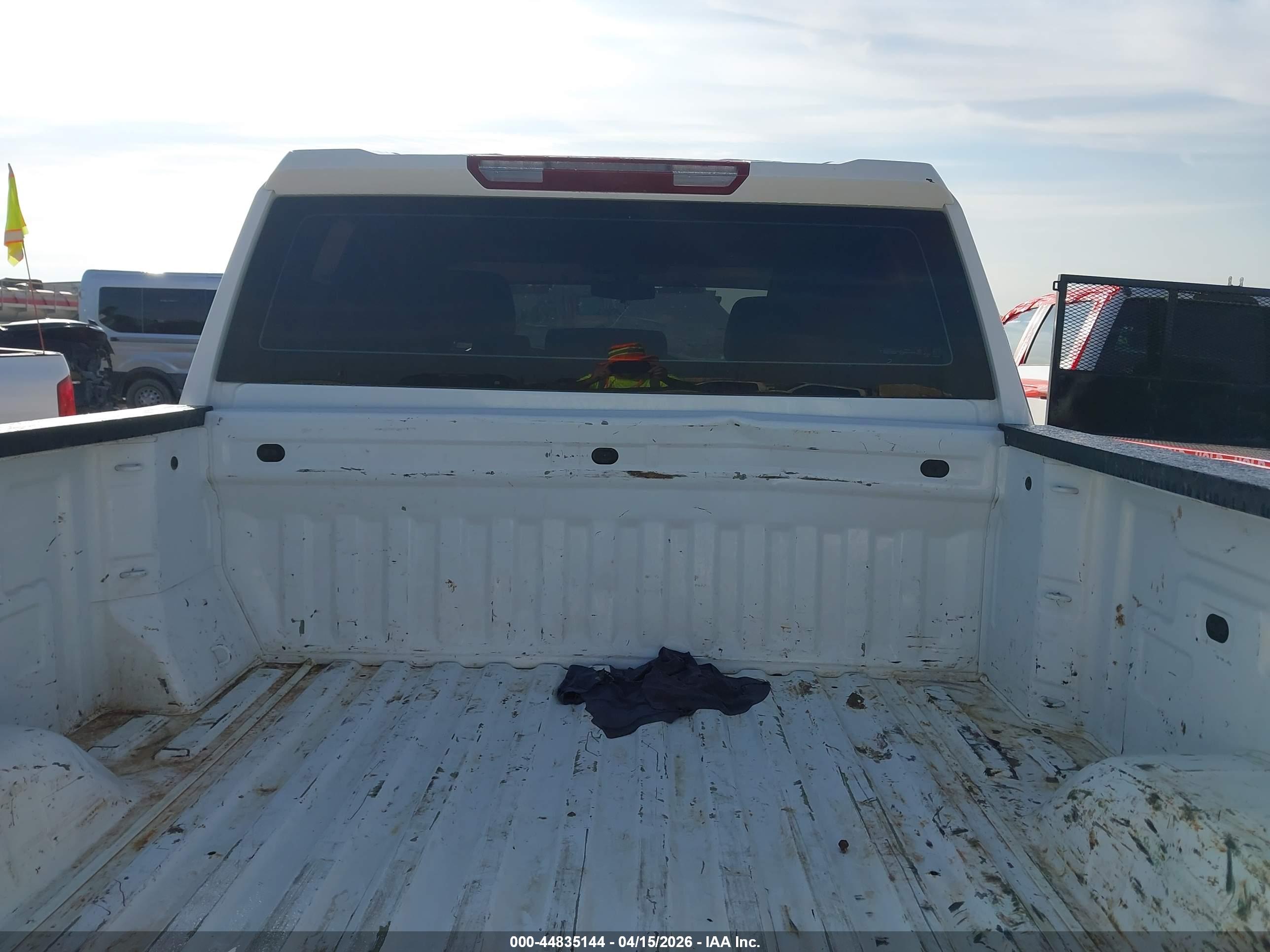 CHEVROLET SILVERADO image 6