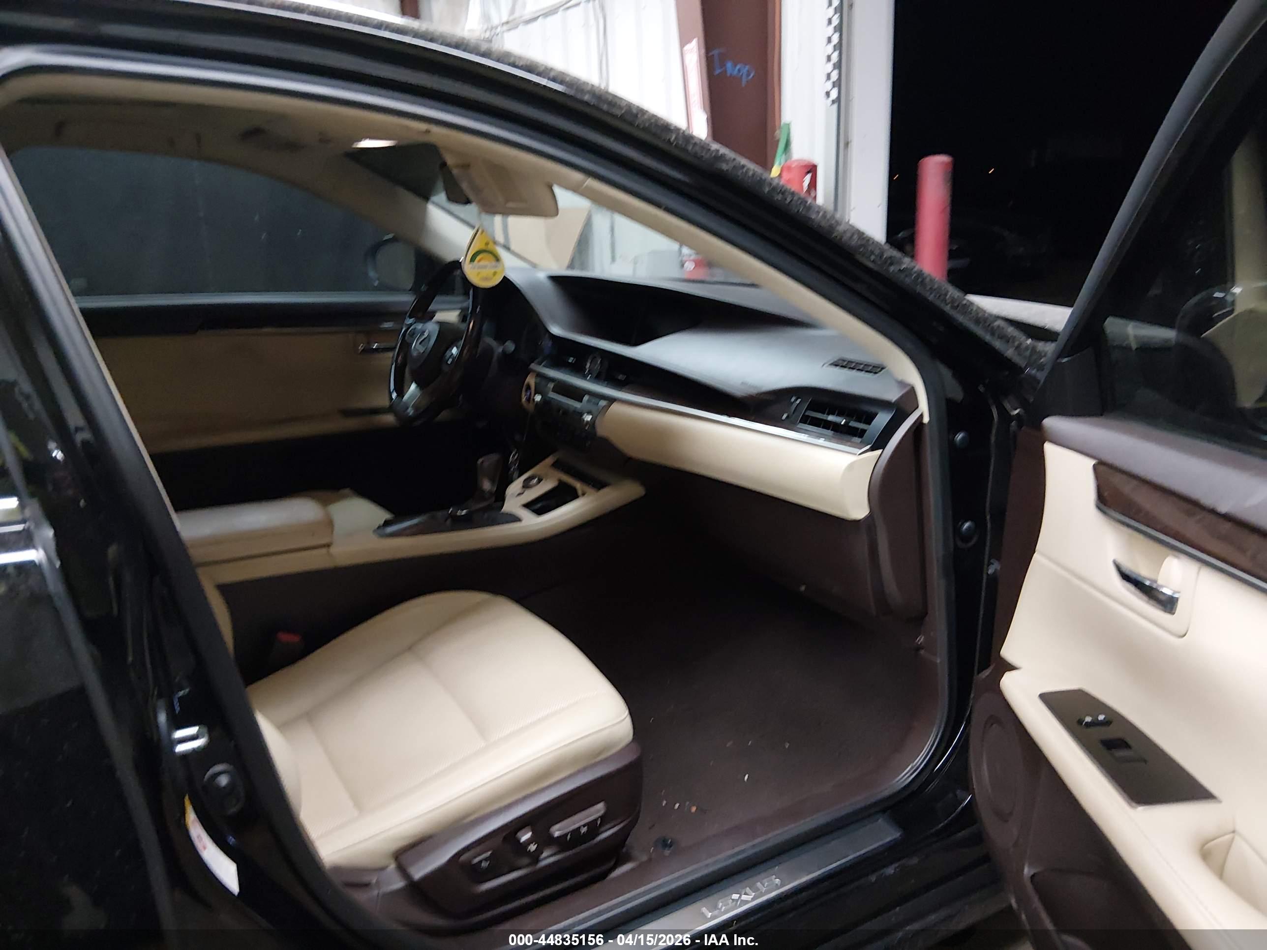 LEXUS ES image 5