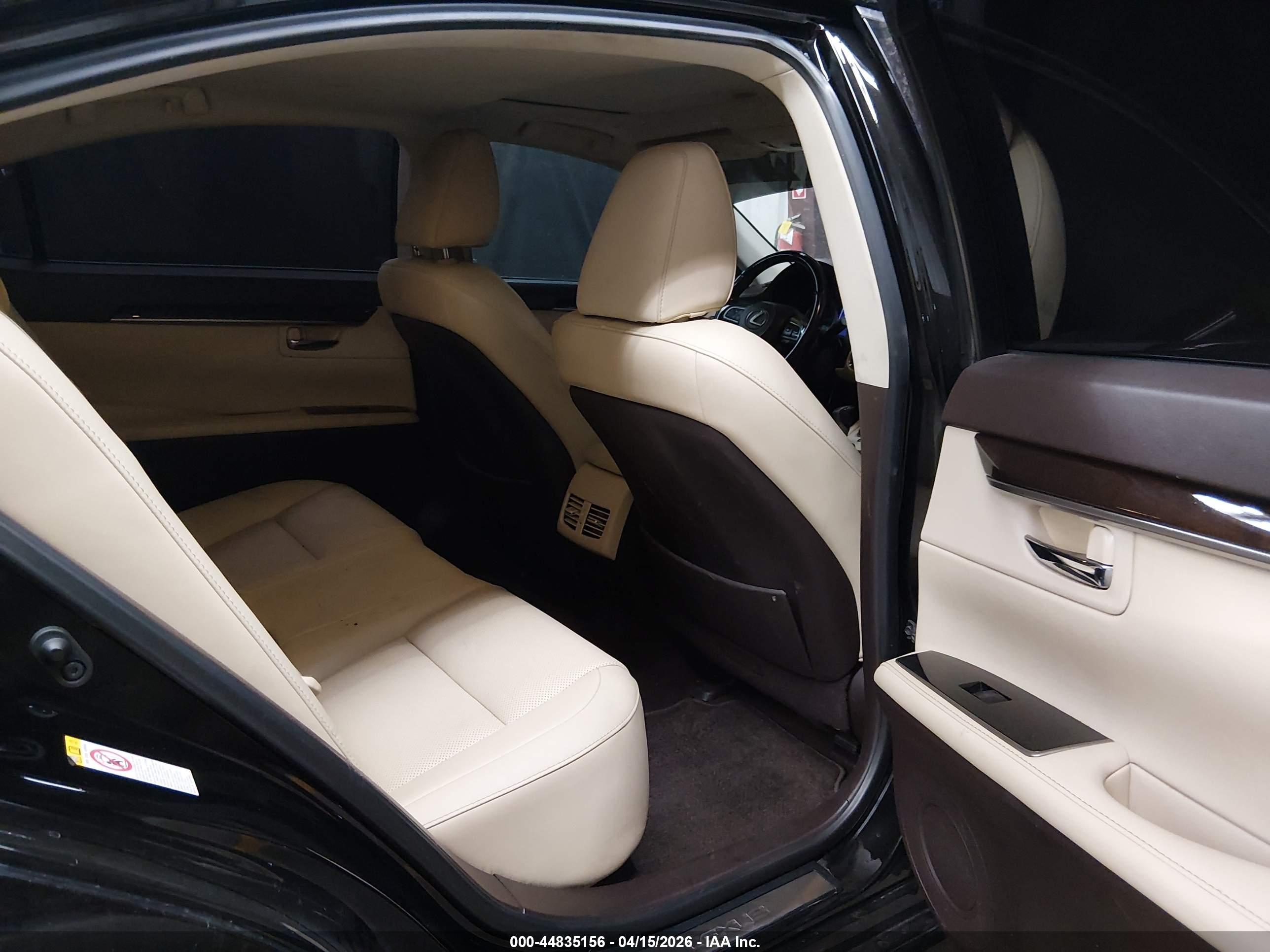 LEXUS ES image 8