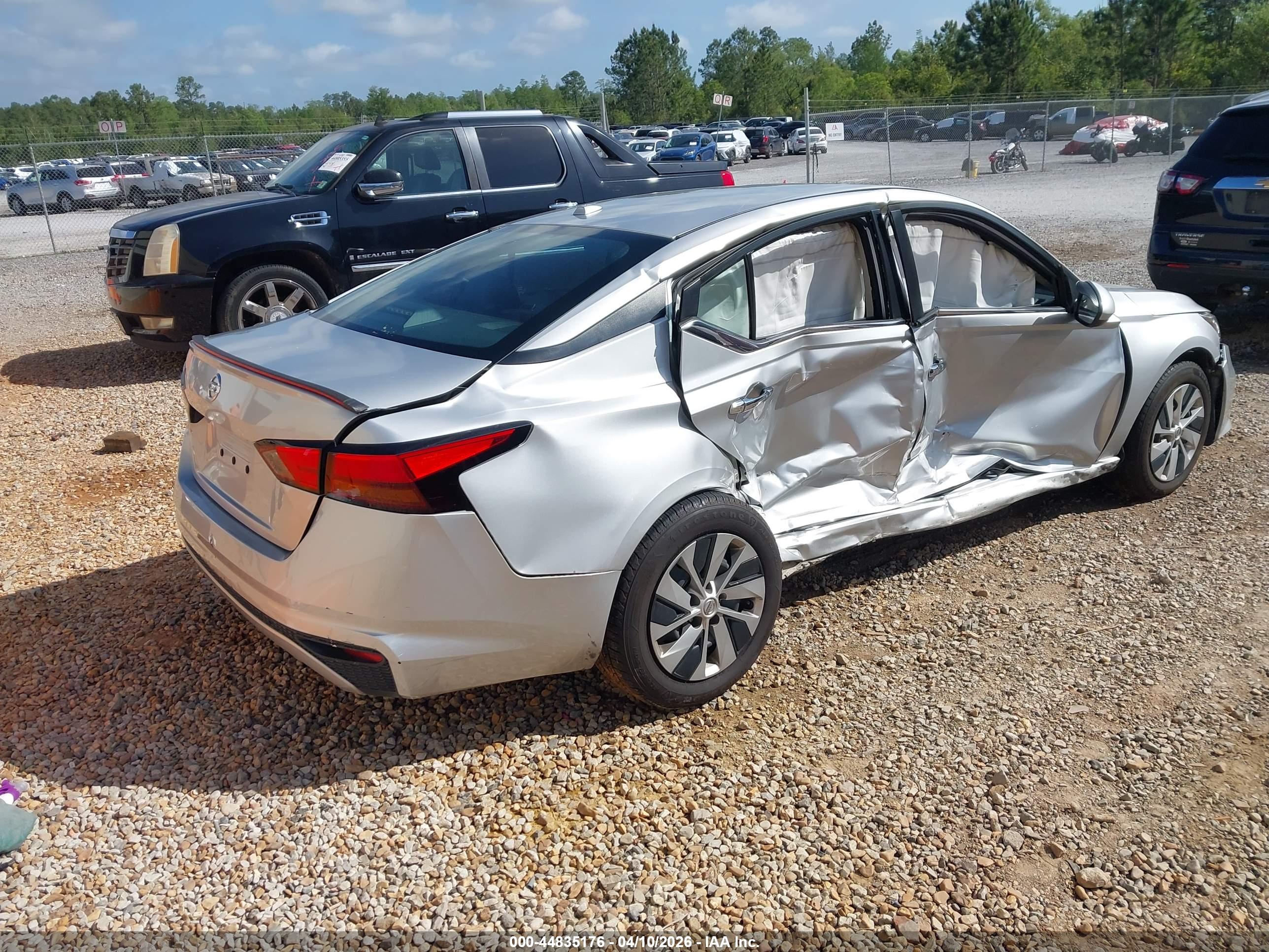 NISSAN ALTIMA image 4