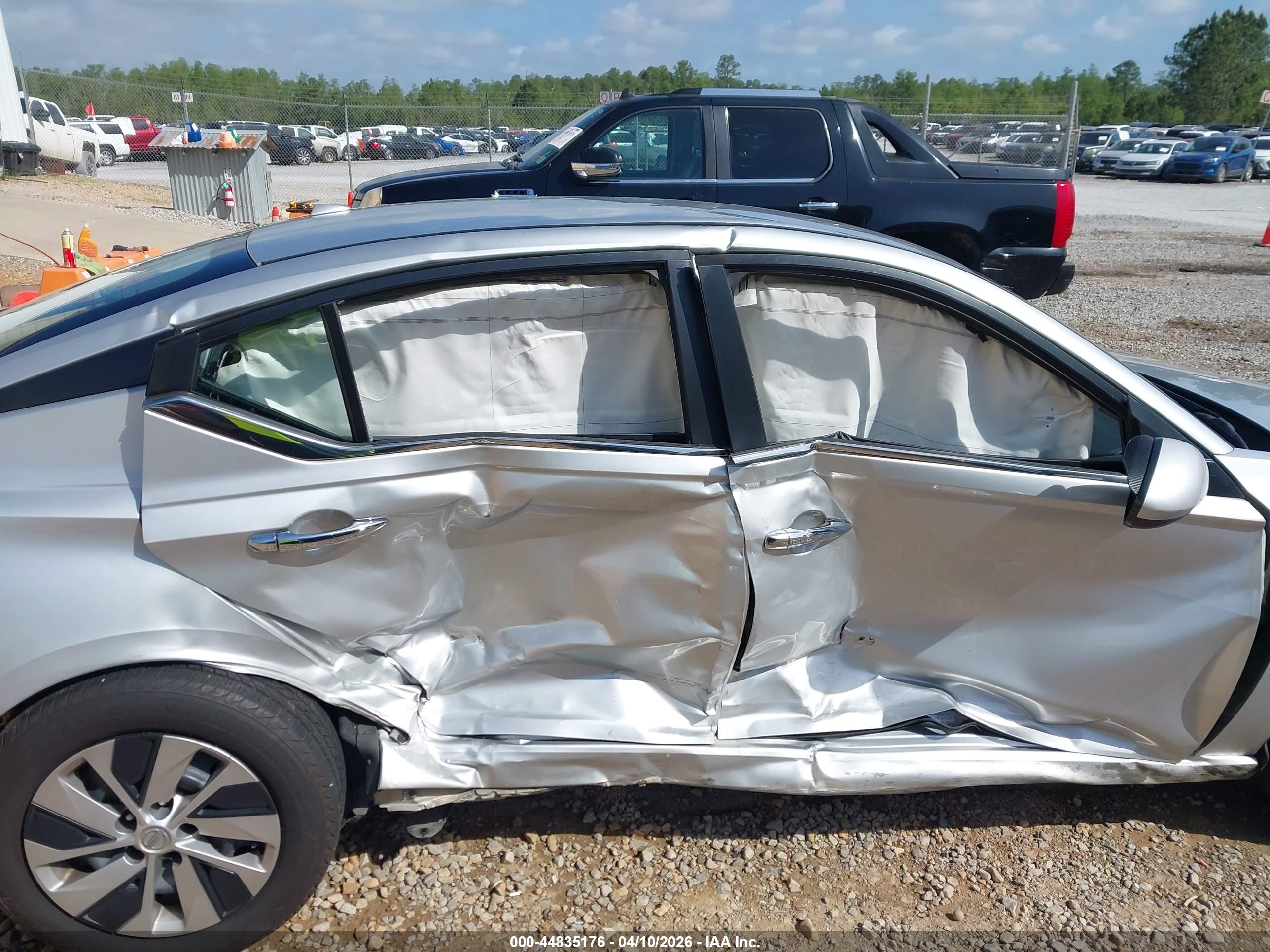 NISSAN ALTIMA image 6