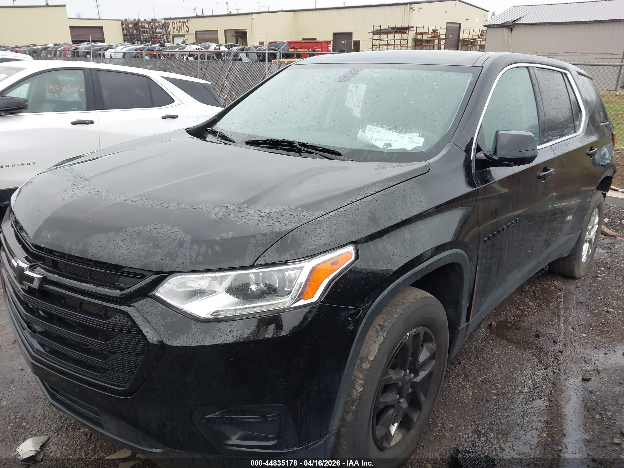 CHEVROLET TRAVERSE image 2