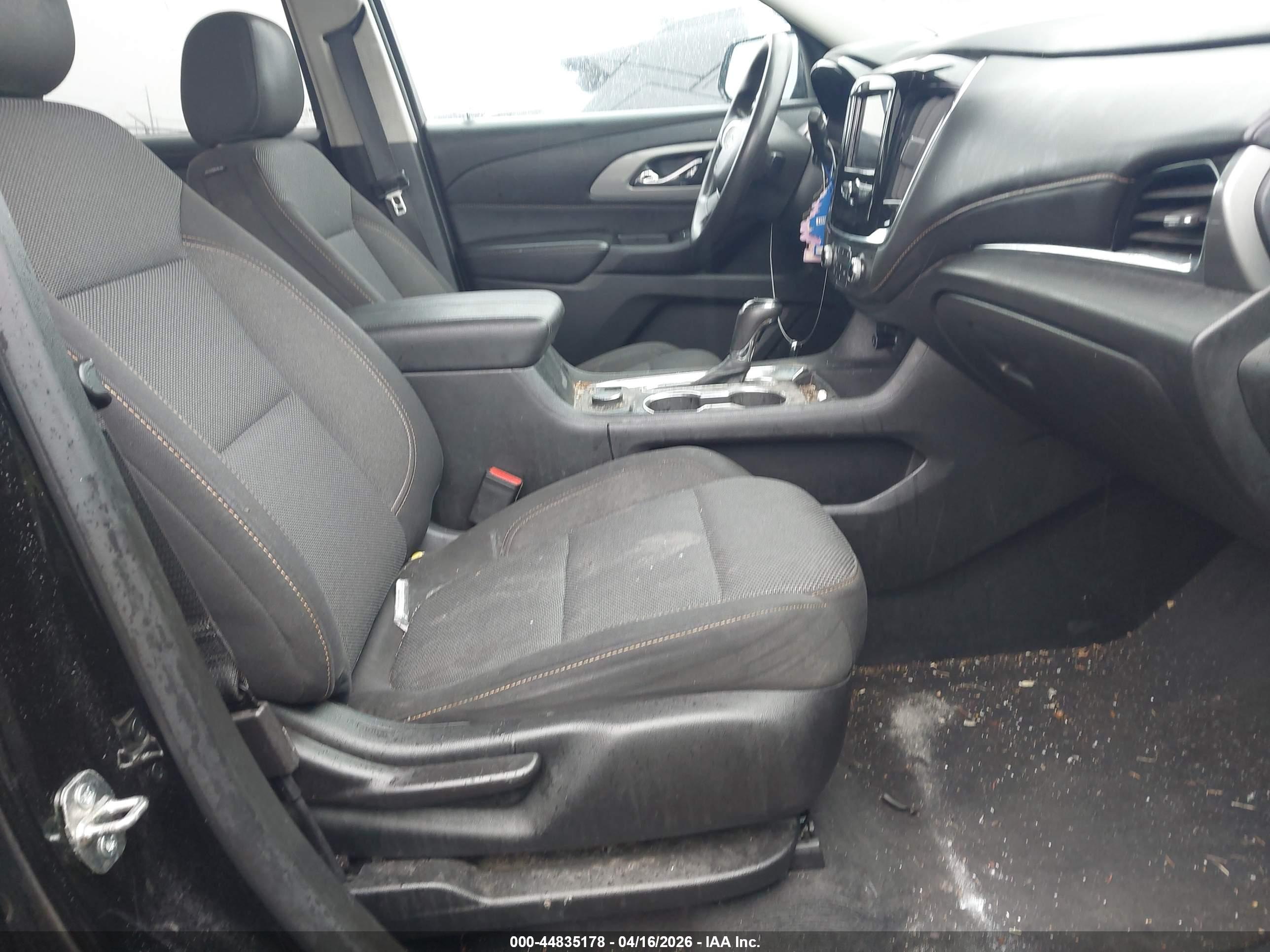 CHEVROLET TRAVERSE image 5