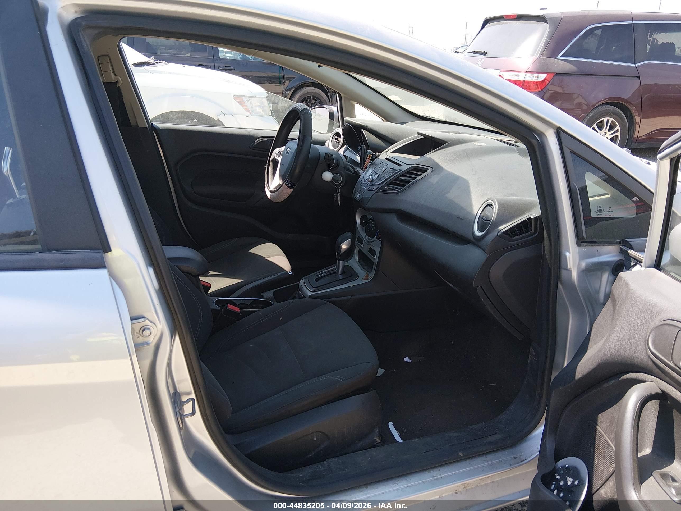 FORD FIESTA image 5