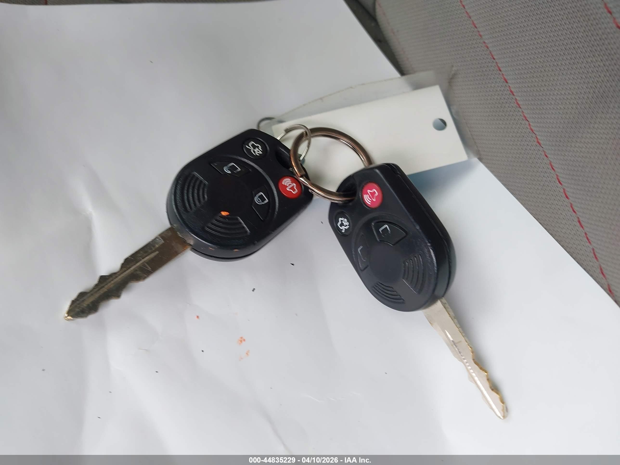 FORD TAURUS image 11