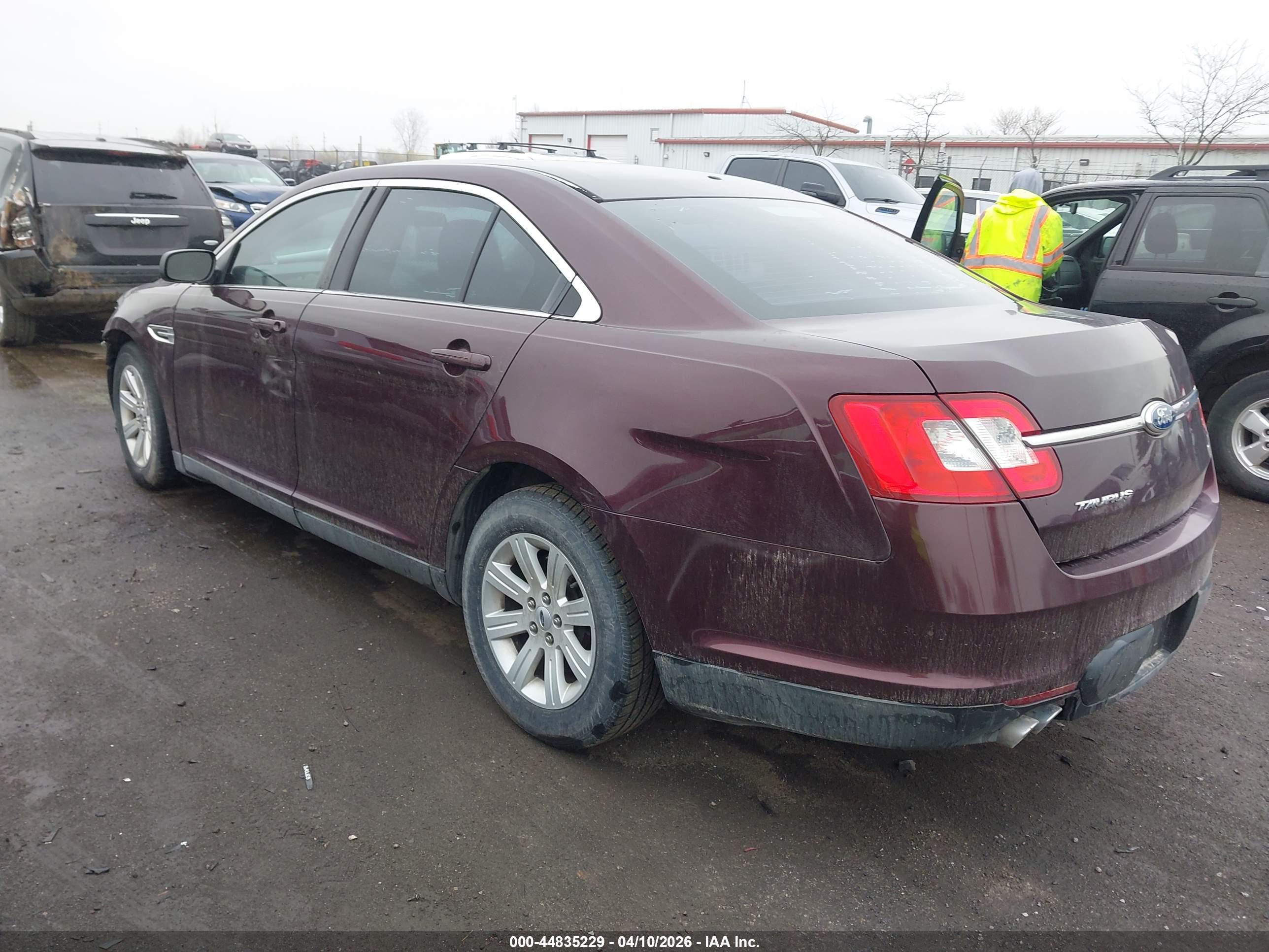 FORD TAURUS image 3