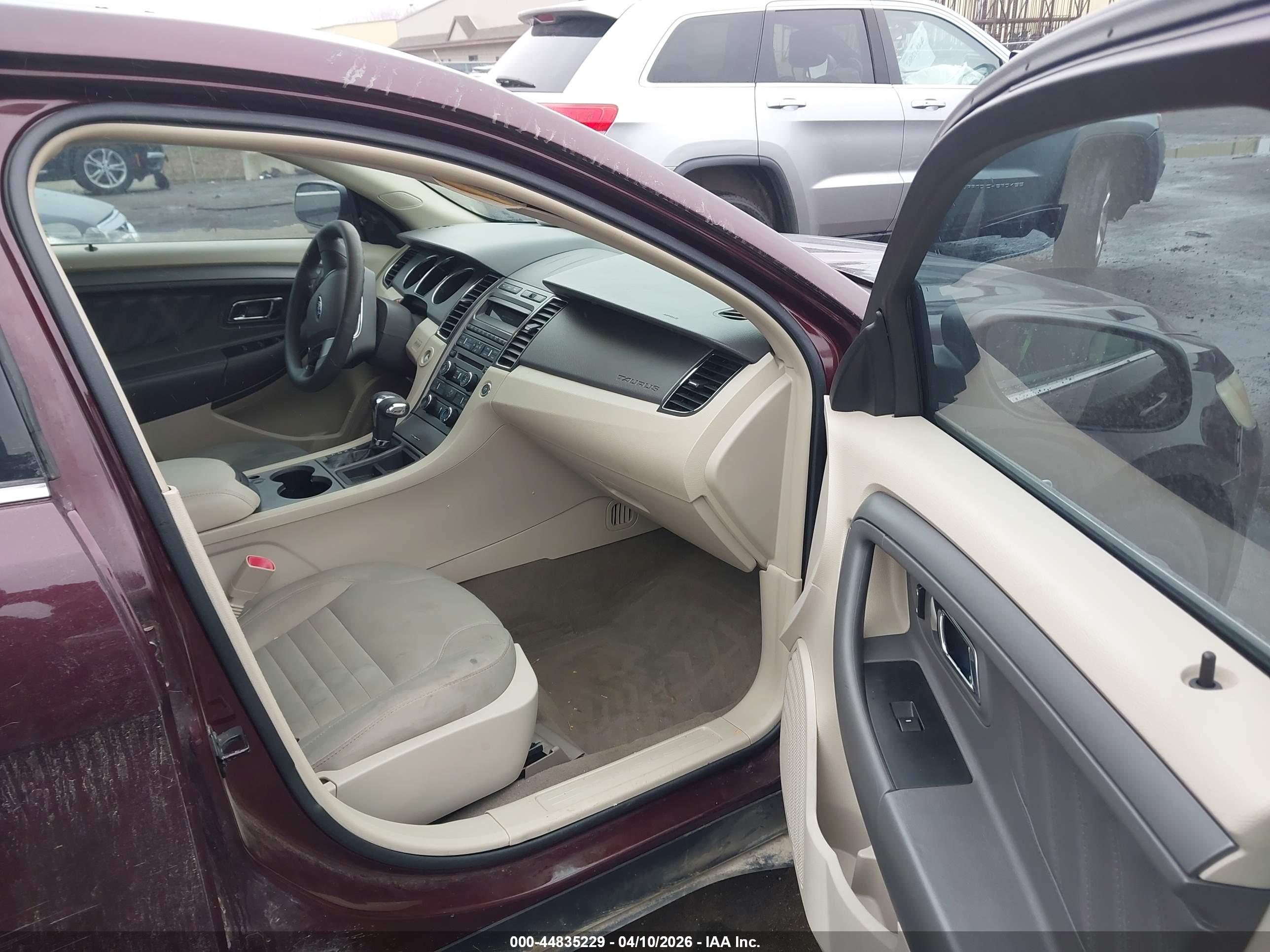 FORD TAURUS image 5
