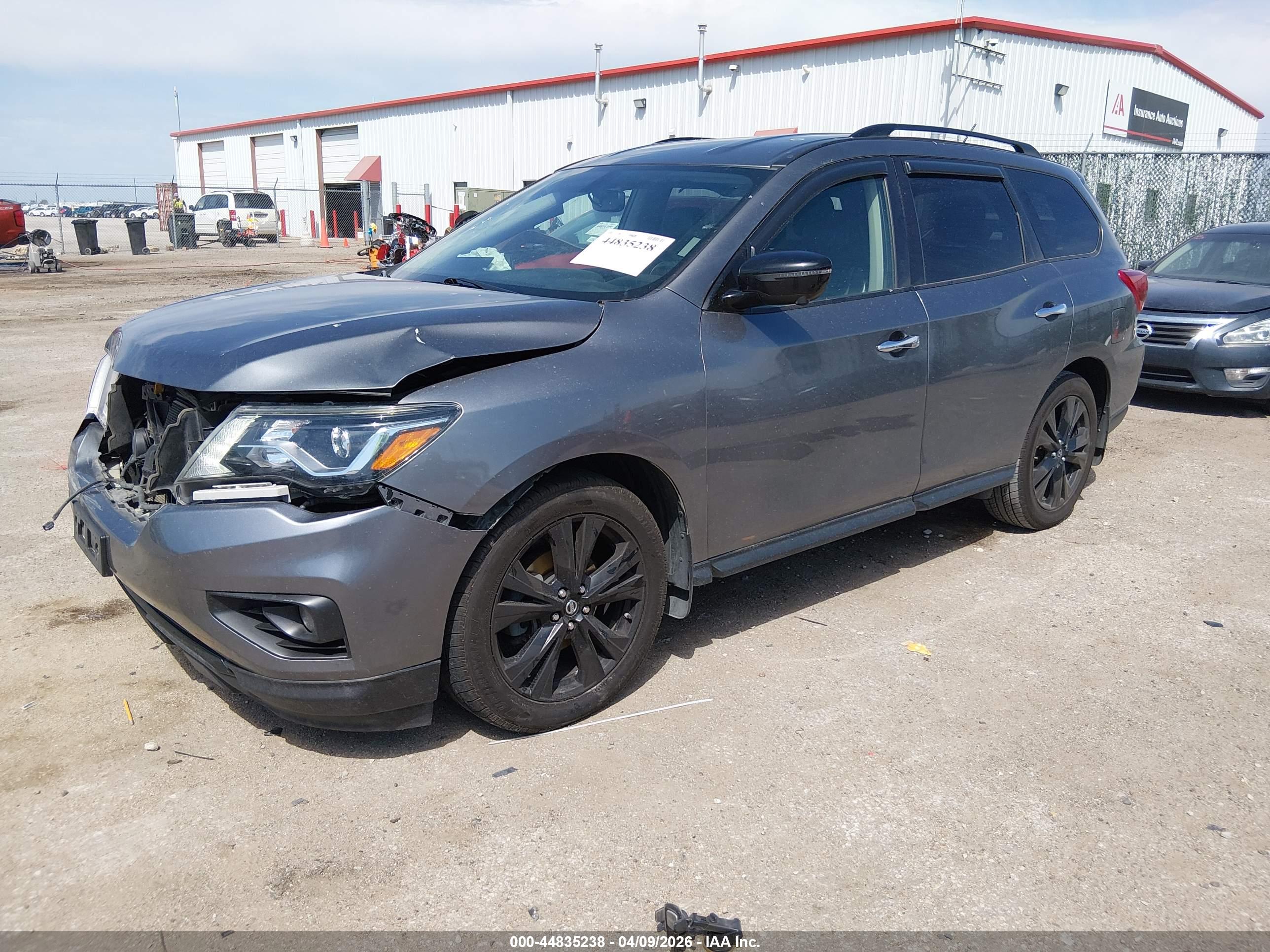 NISSAN PATHFINDER image 2
