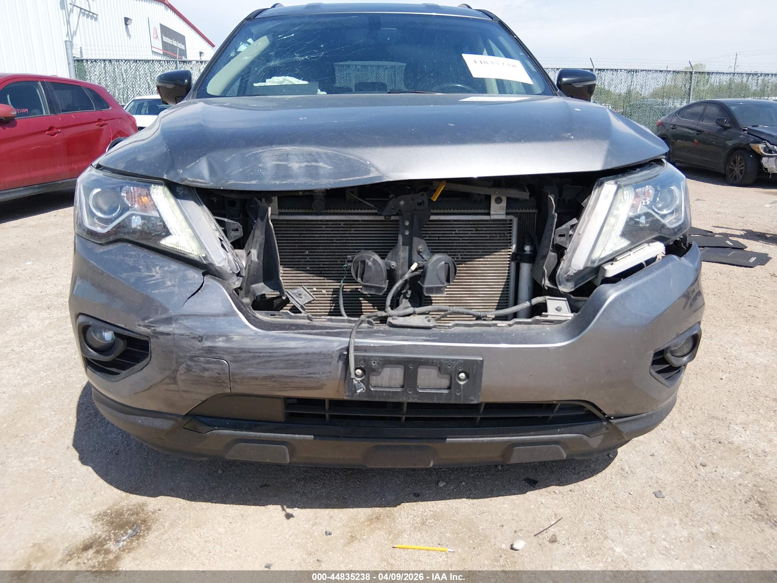 NISSAN PATHFINDER image 6