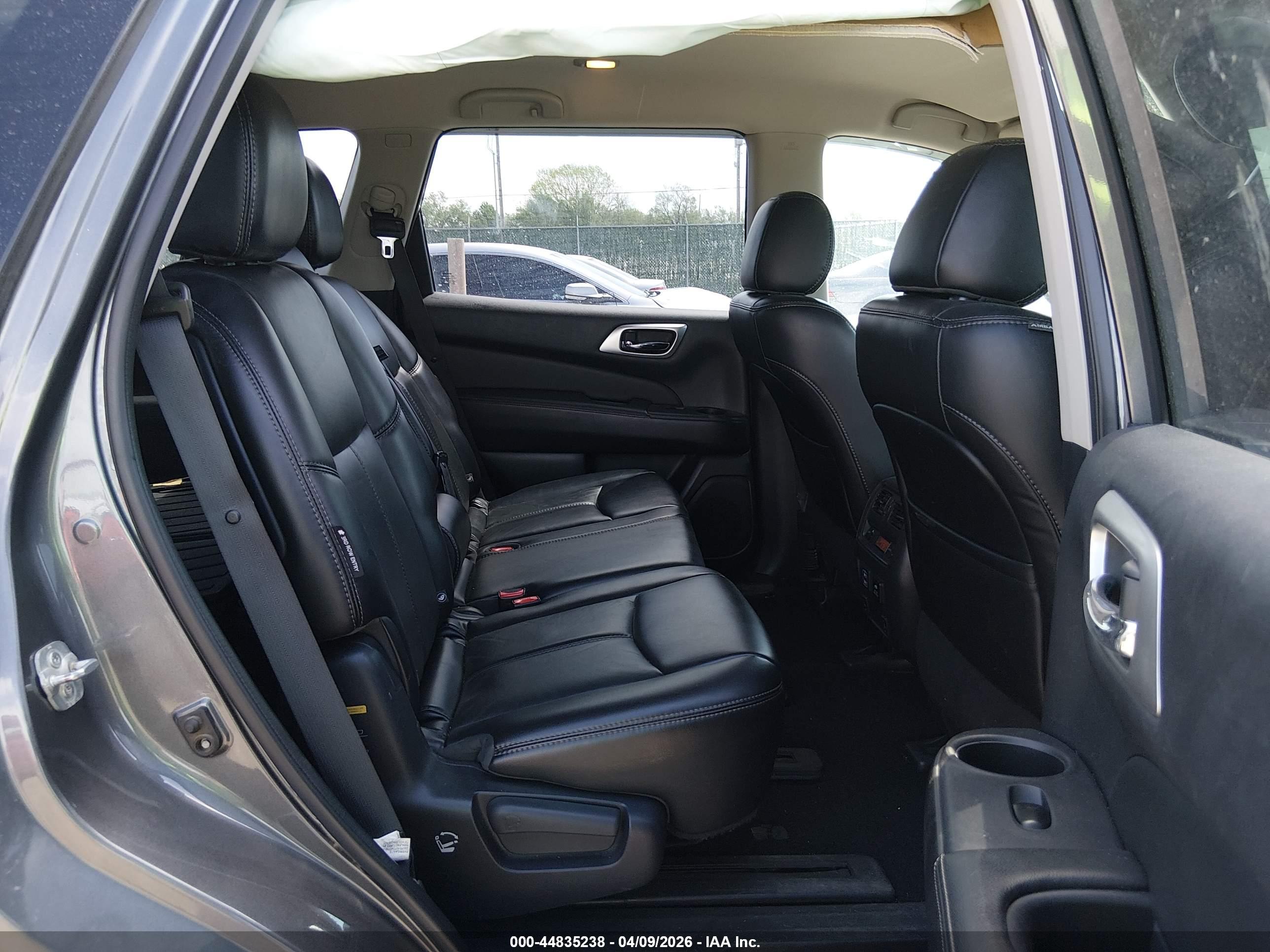 NISSAN PATHFINDER image 8
