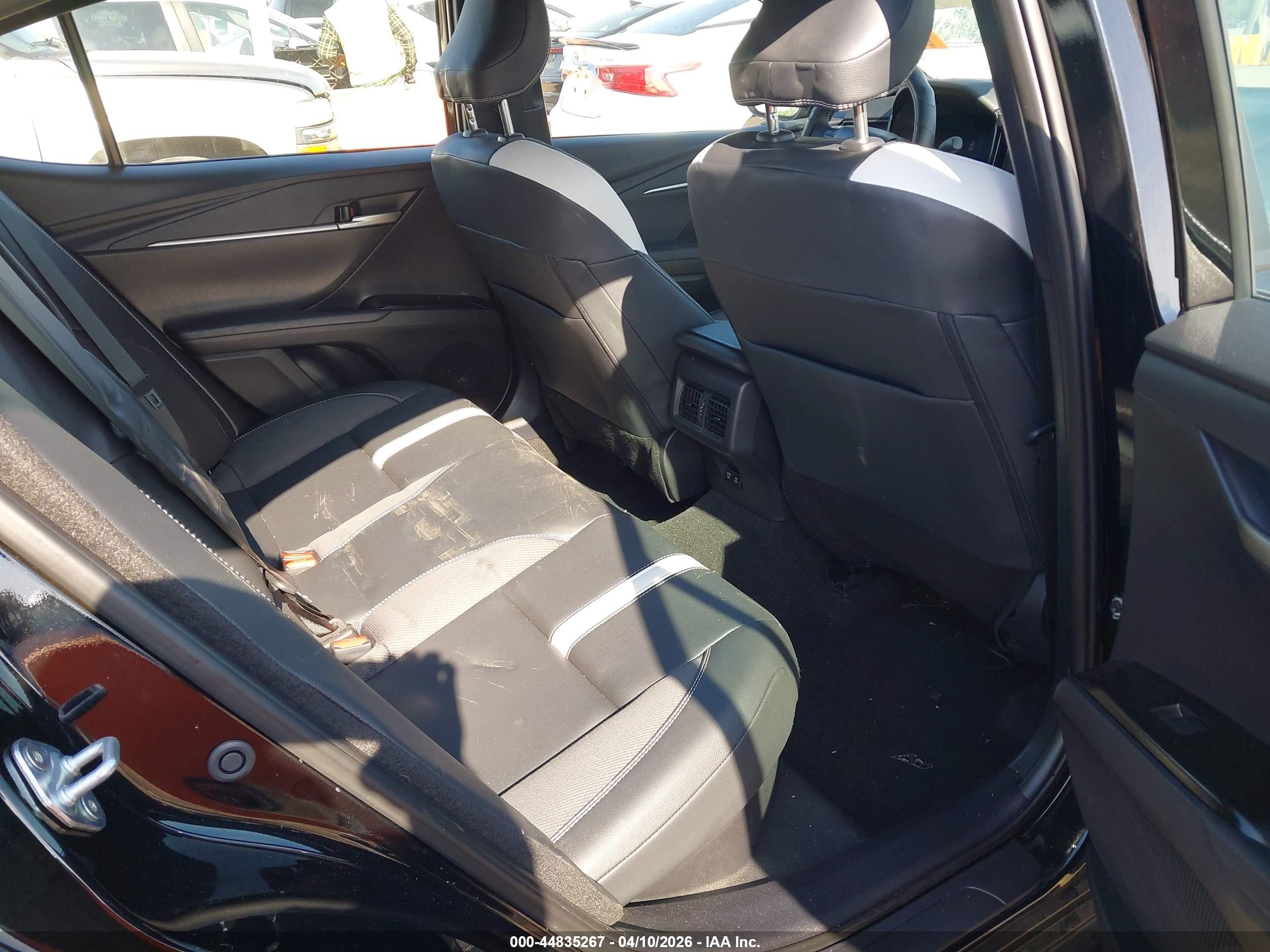 TOYOTA CAMRY image 8