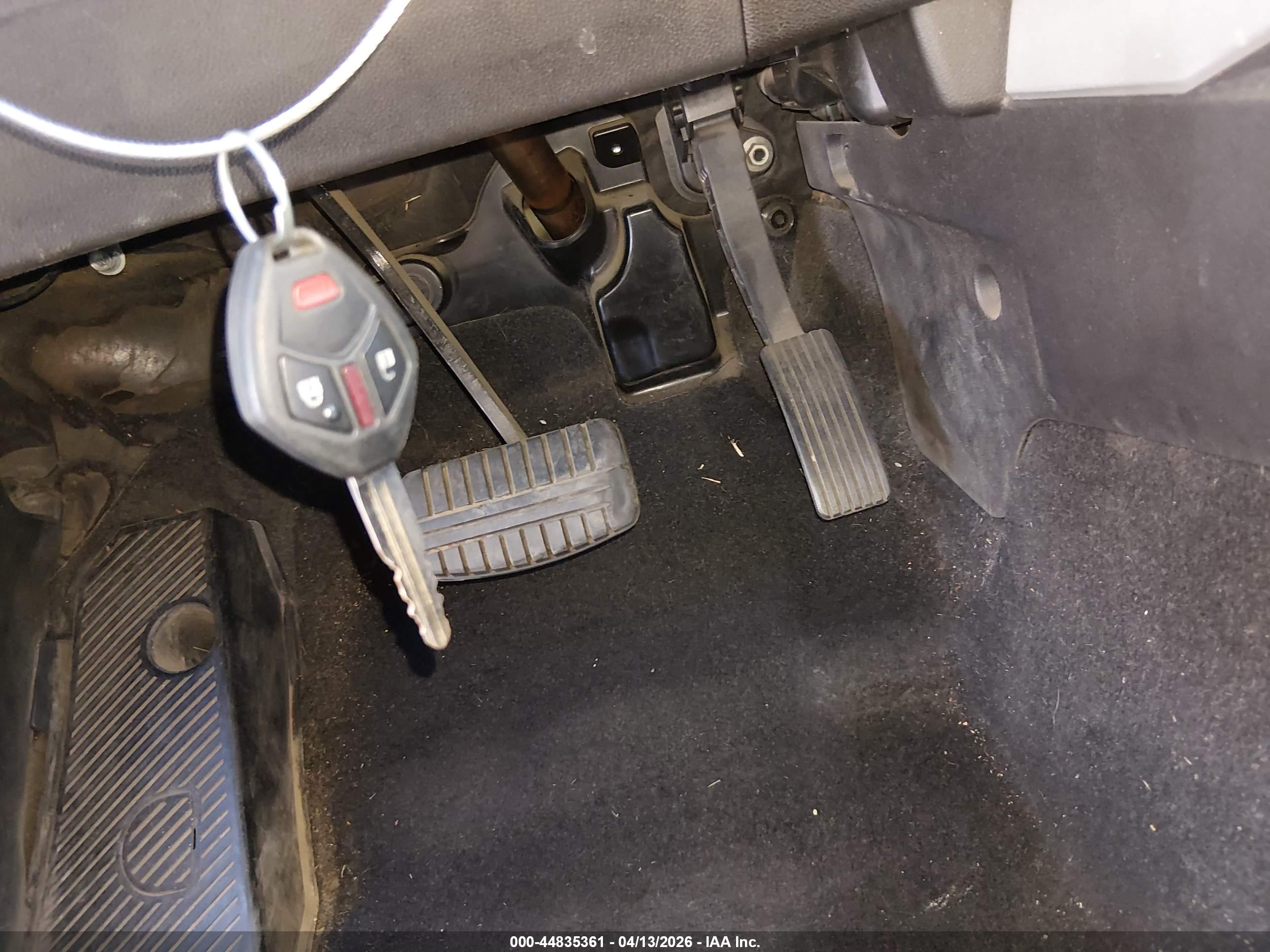 MITSUBISHI OUTLANDER image 11