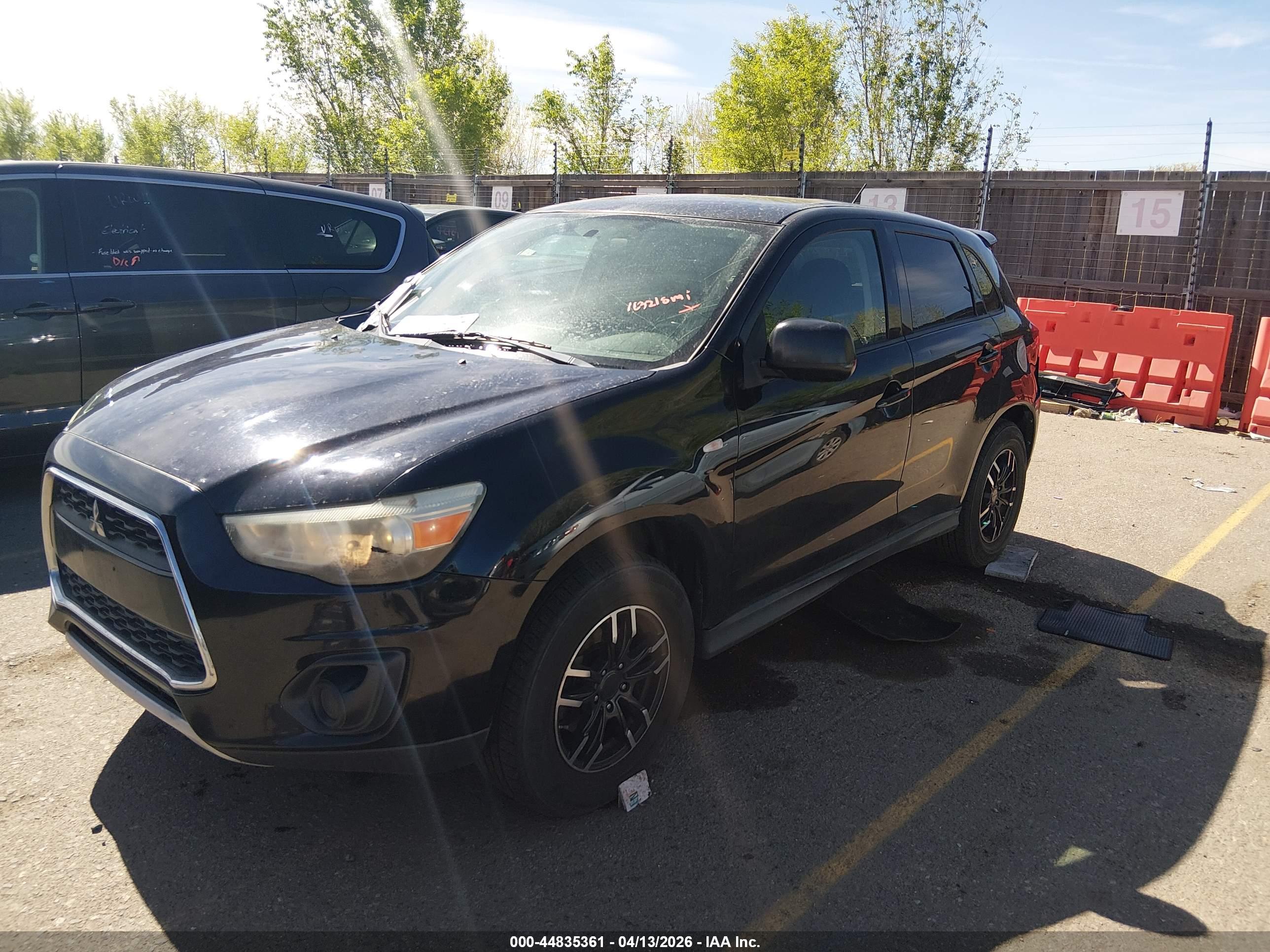 MITSUBISHI OUTLANDER image 2