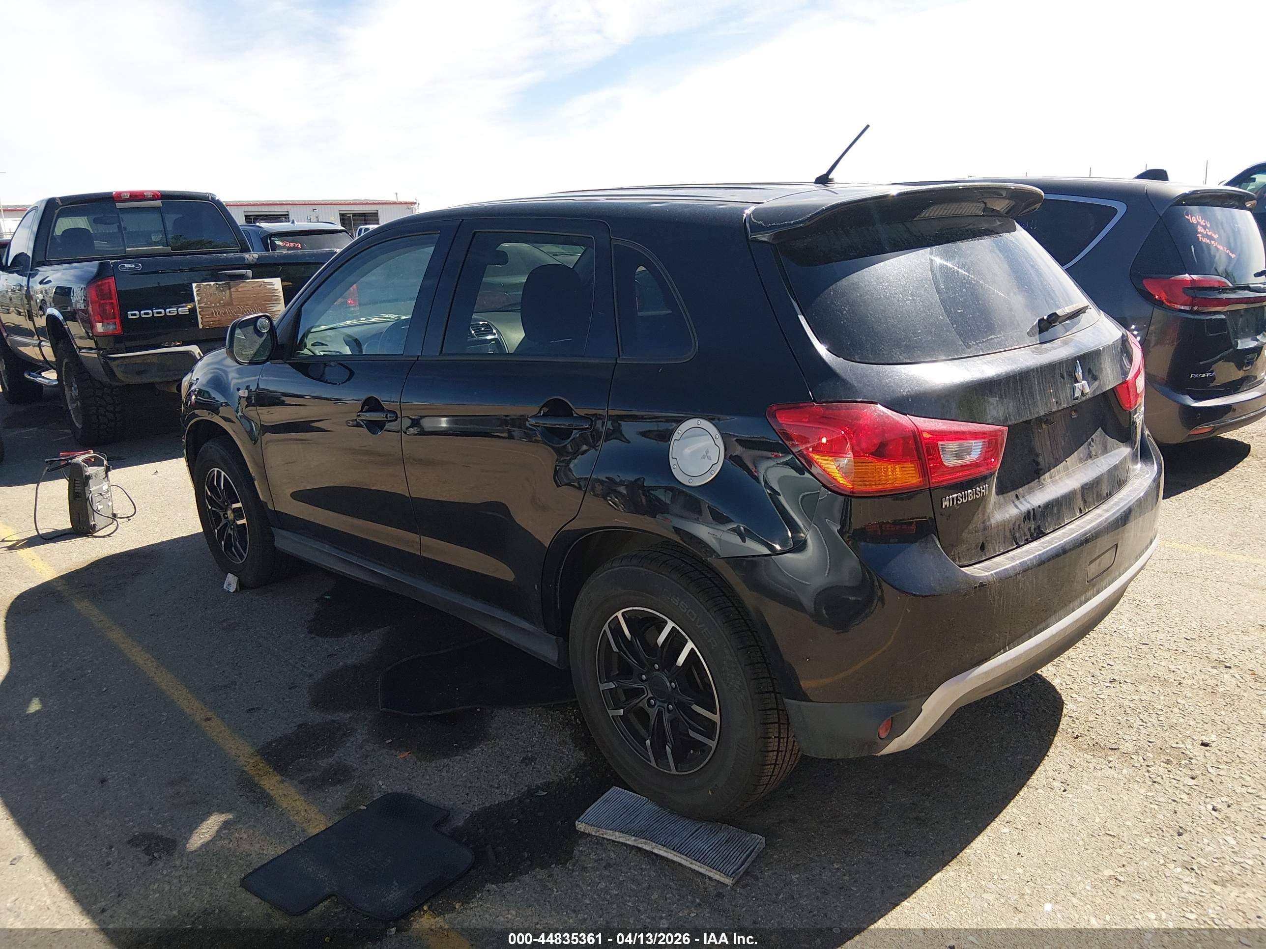 MITSUBISHI OUTLANDER image 3