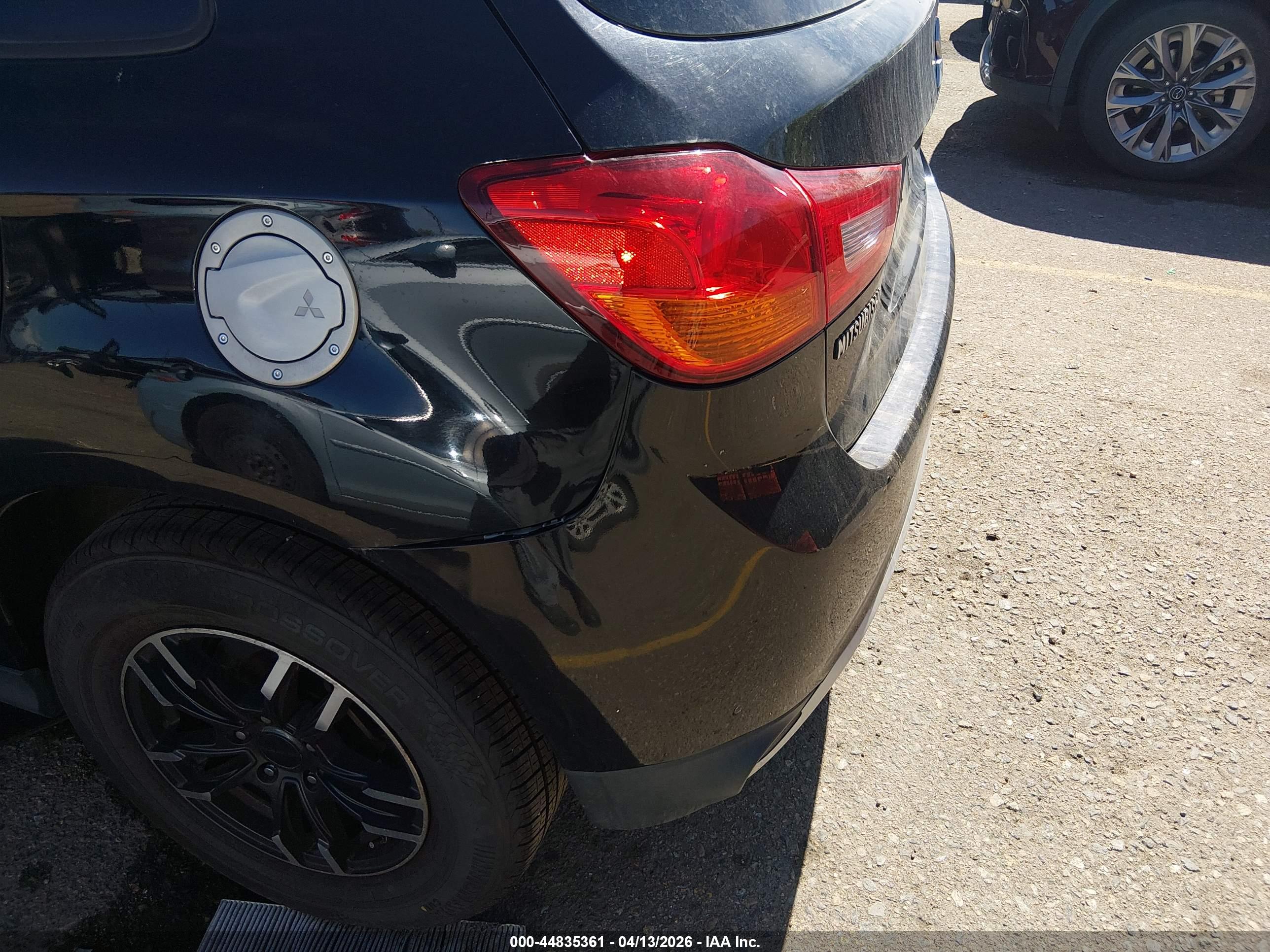 MITSUBISHI OUTLANDER image 6