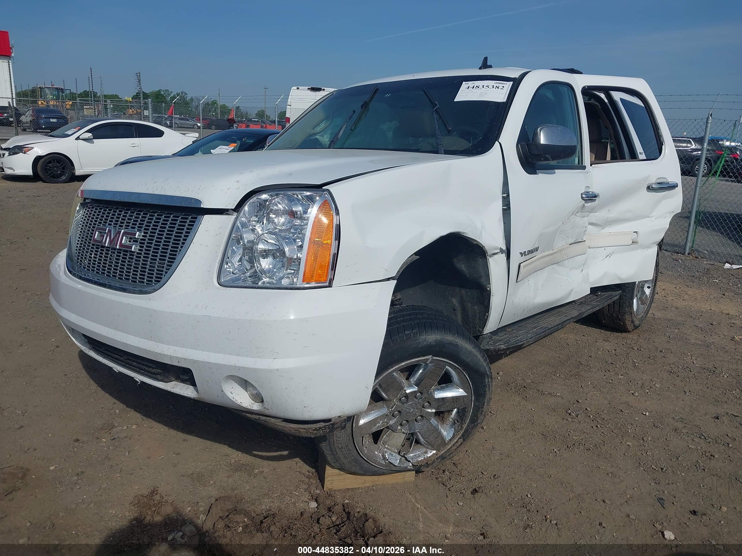 GMC YUKON image 2