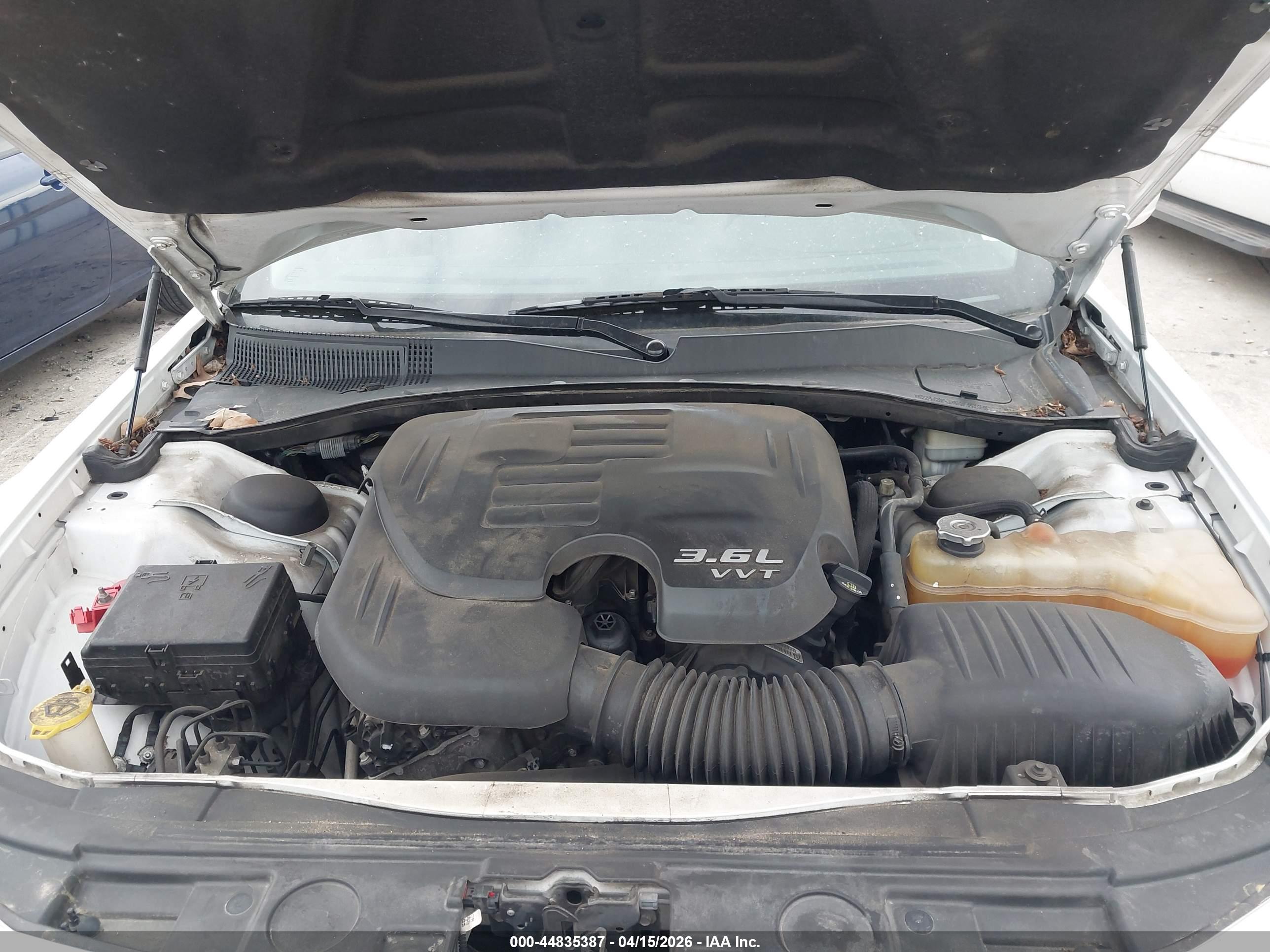 CHRYSLER 300 image 10