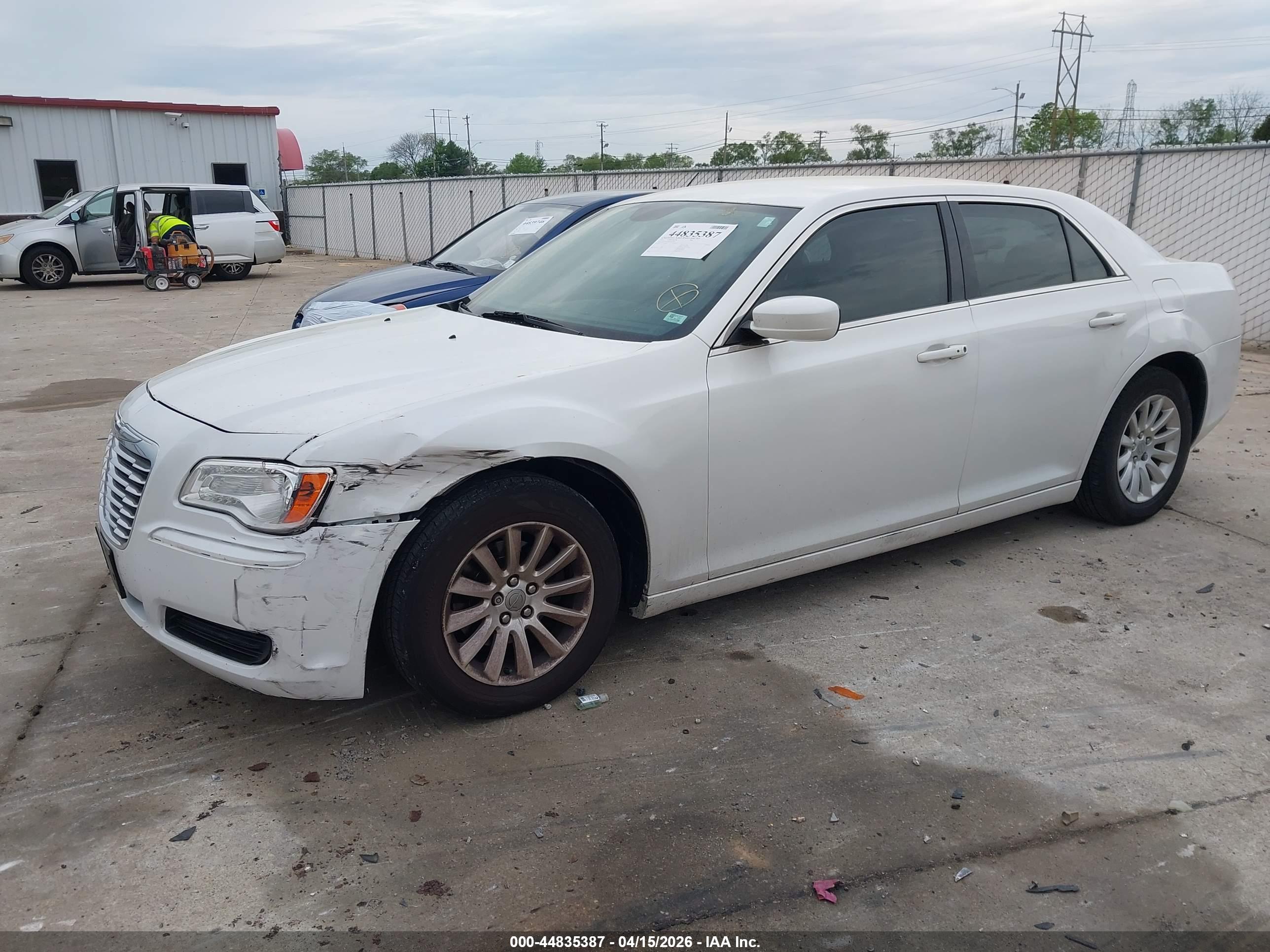 CHRYSLER 300 image 2