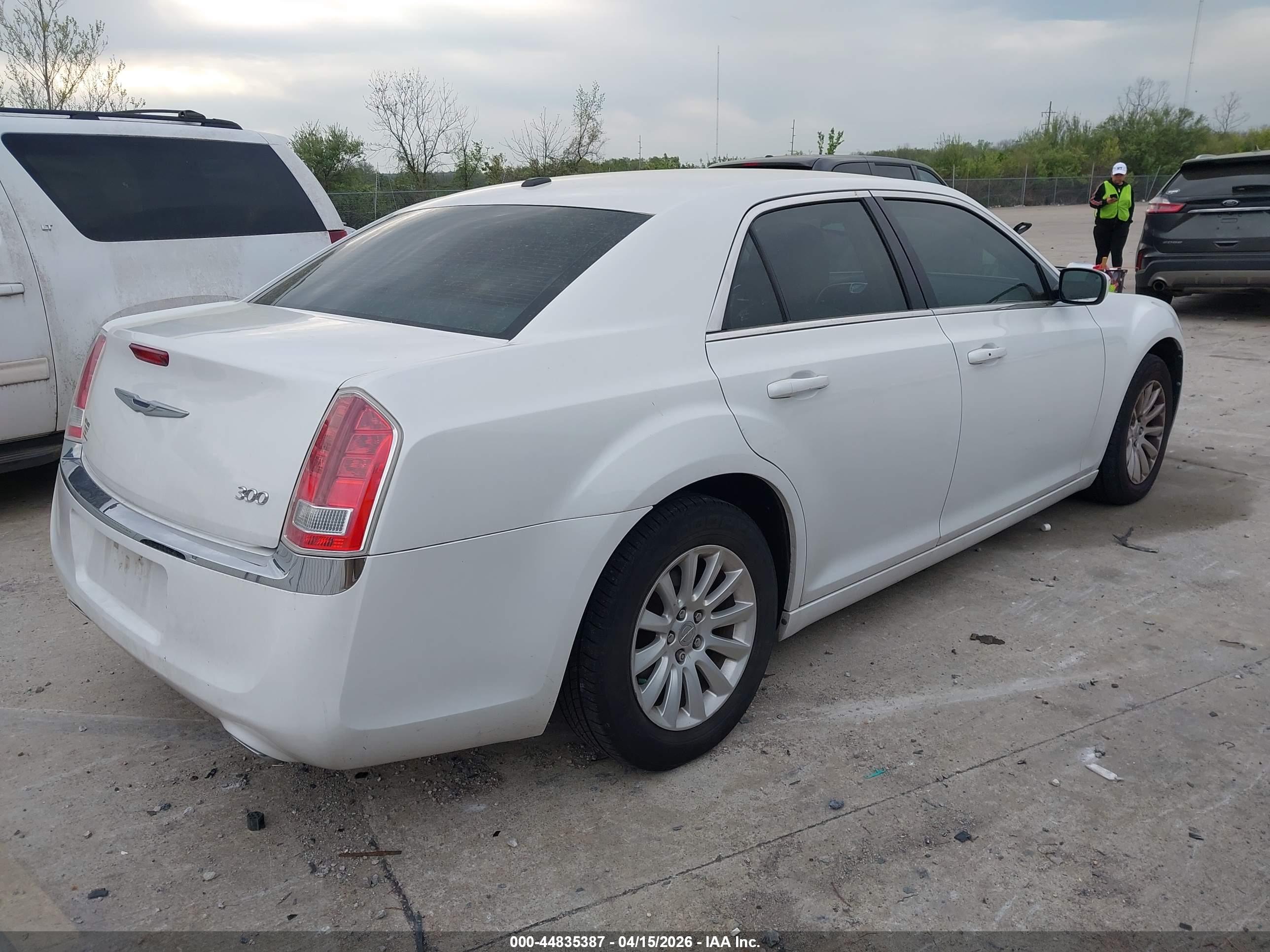 CHRYSLER 300 image 4