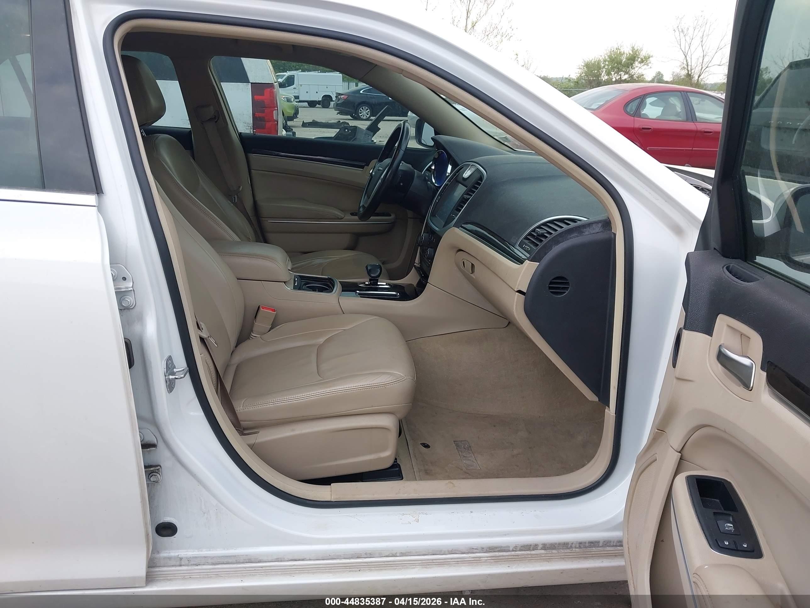 CHRYSLER 300 image 5