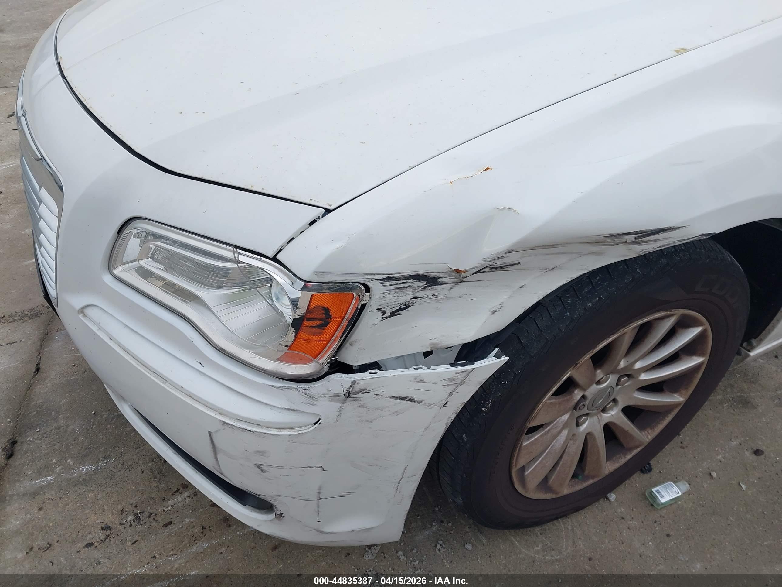 CHRYSLER 300 image 6