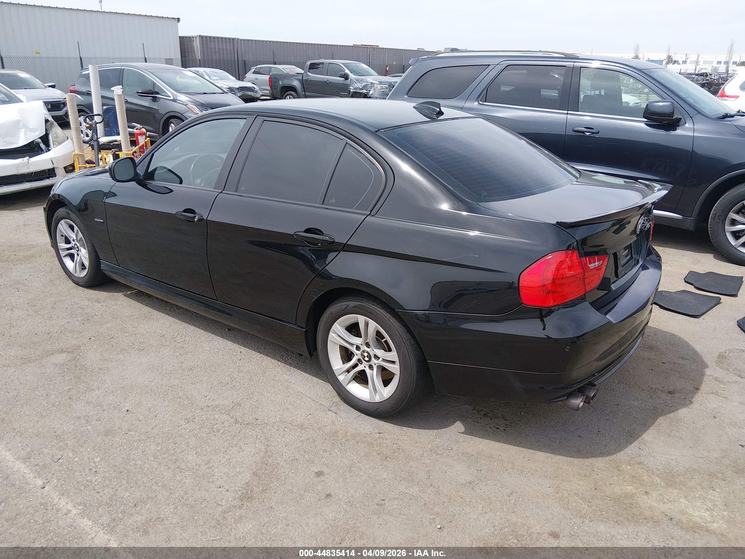 BMW 328I image 3