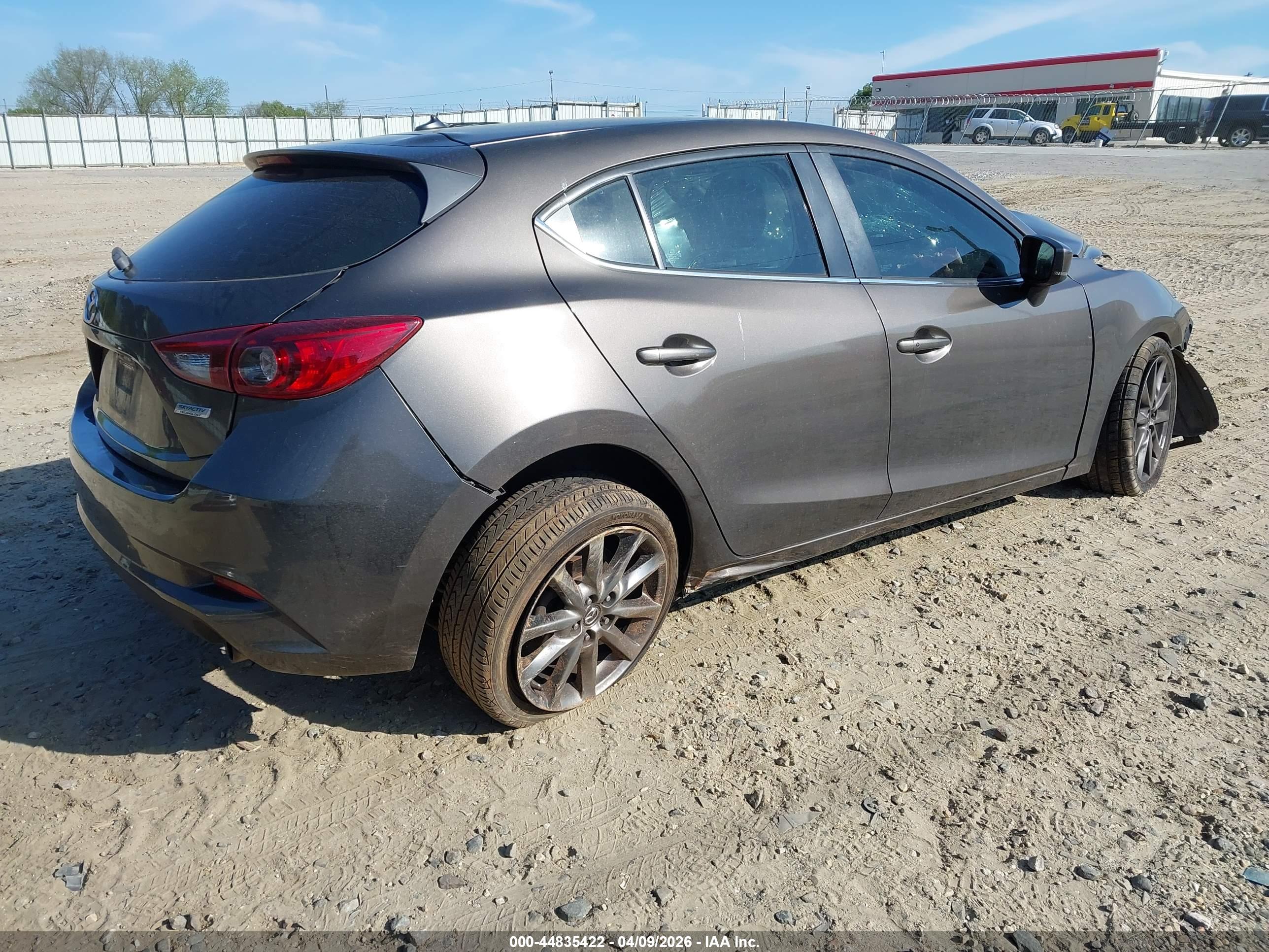 MAZDA MAZDA3 image 4