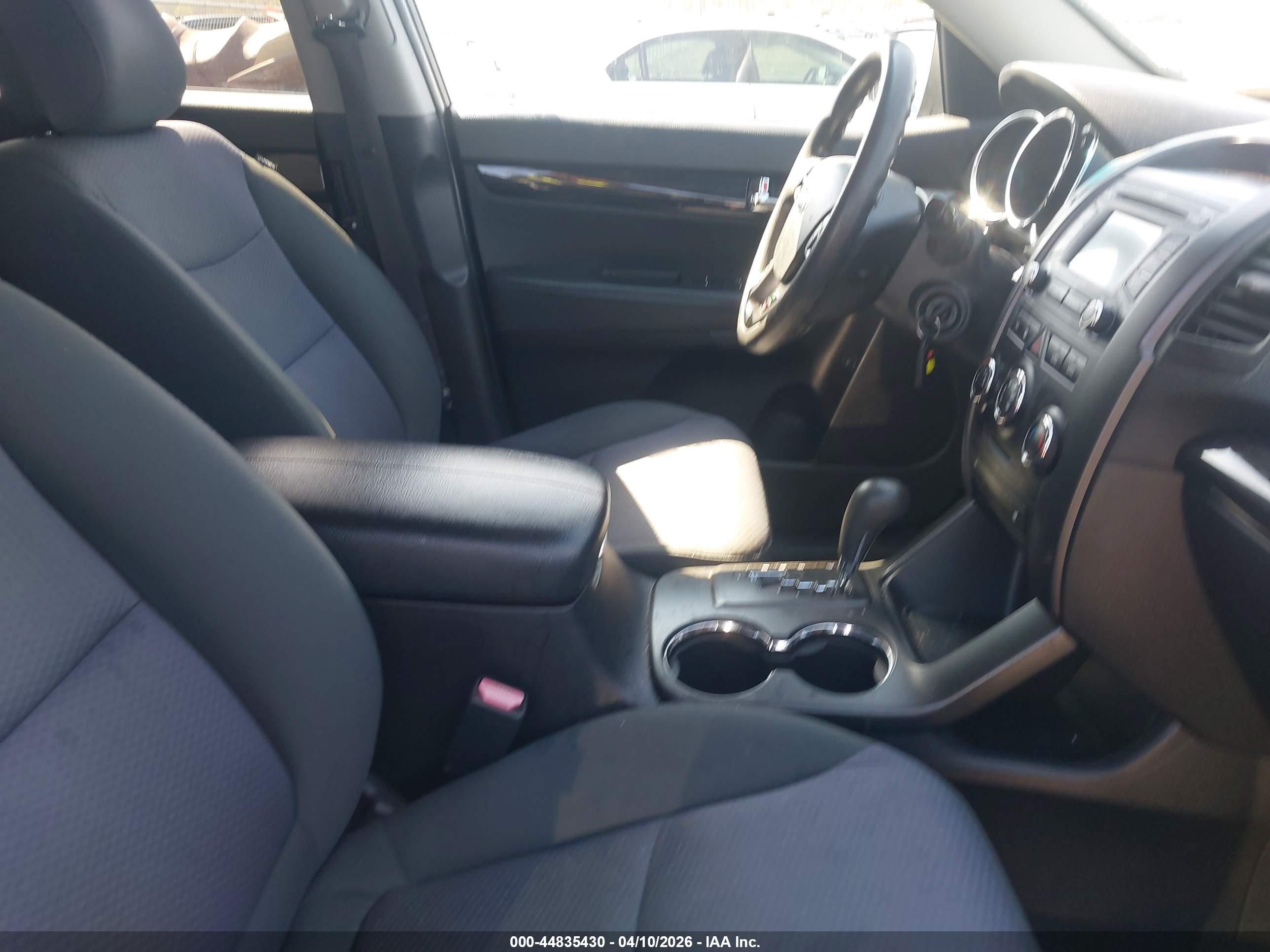 KIA SORENTO image 5