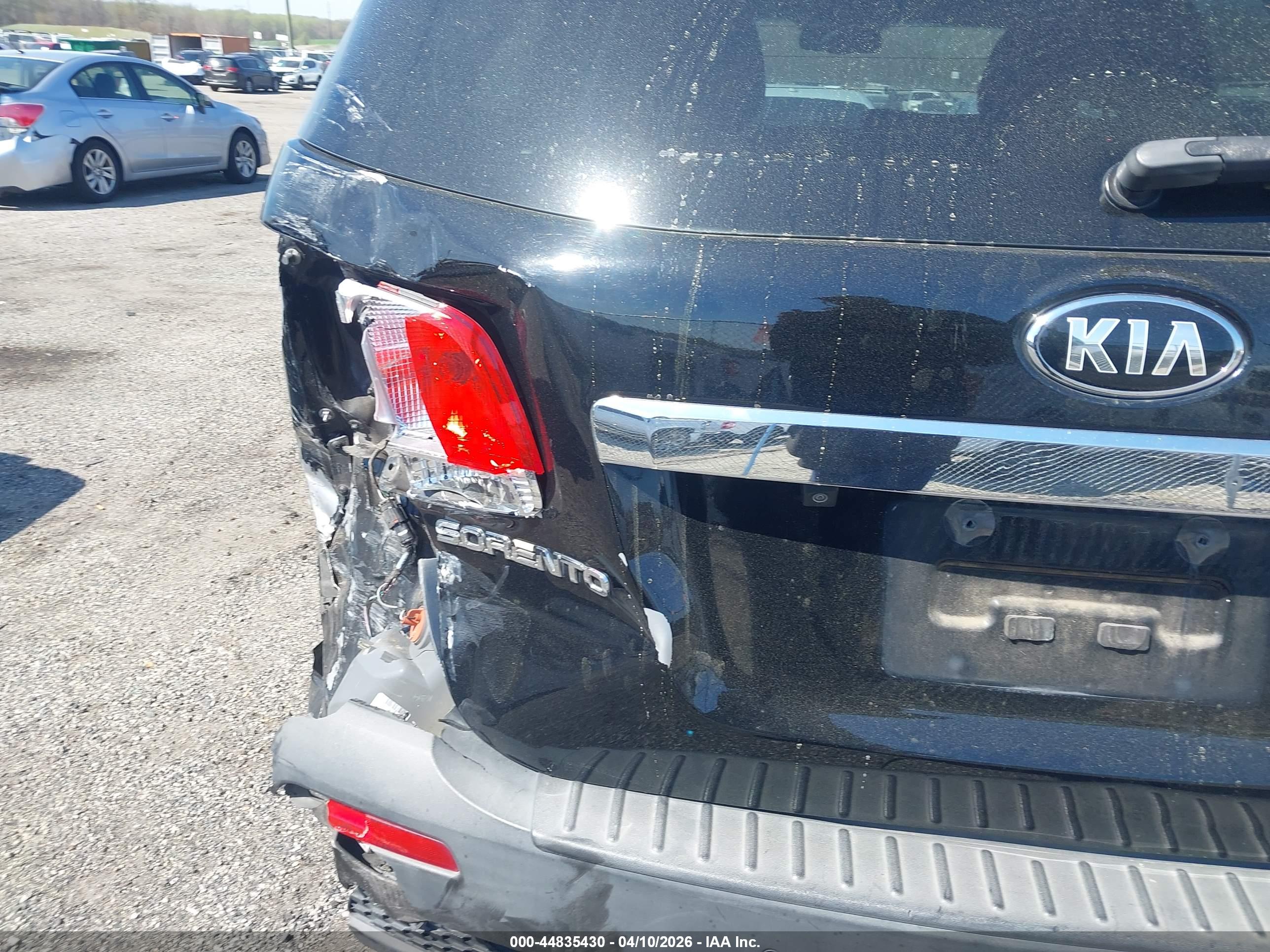 KIA SORENTO image 6