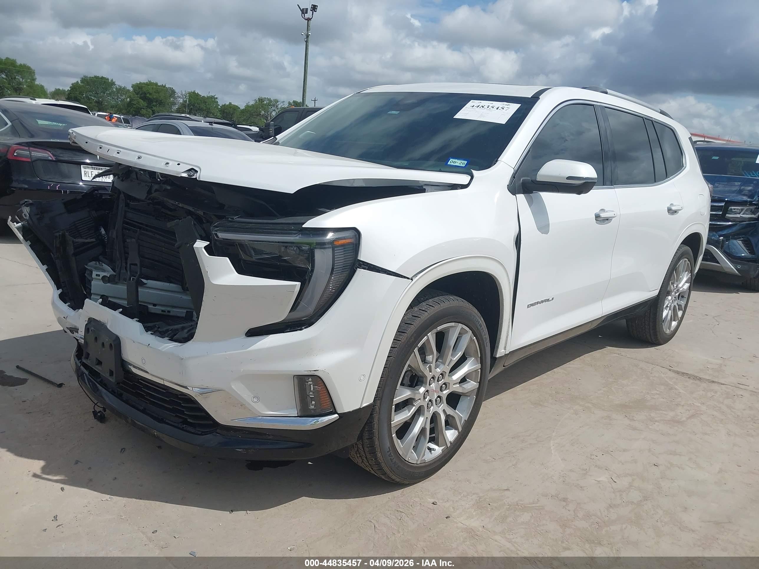 GMC ACADIA image 2