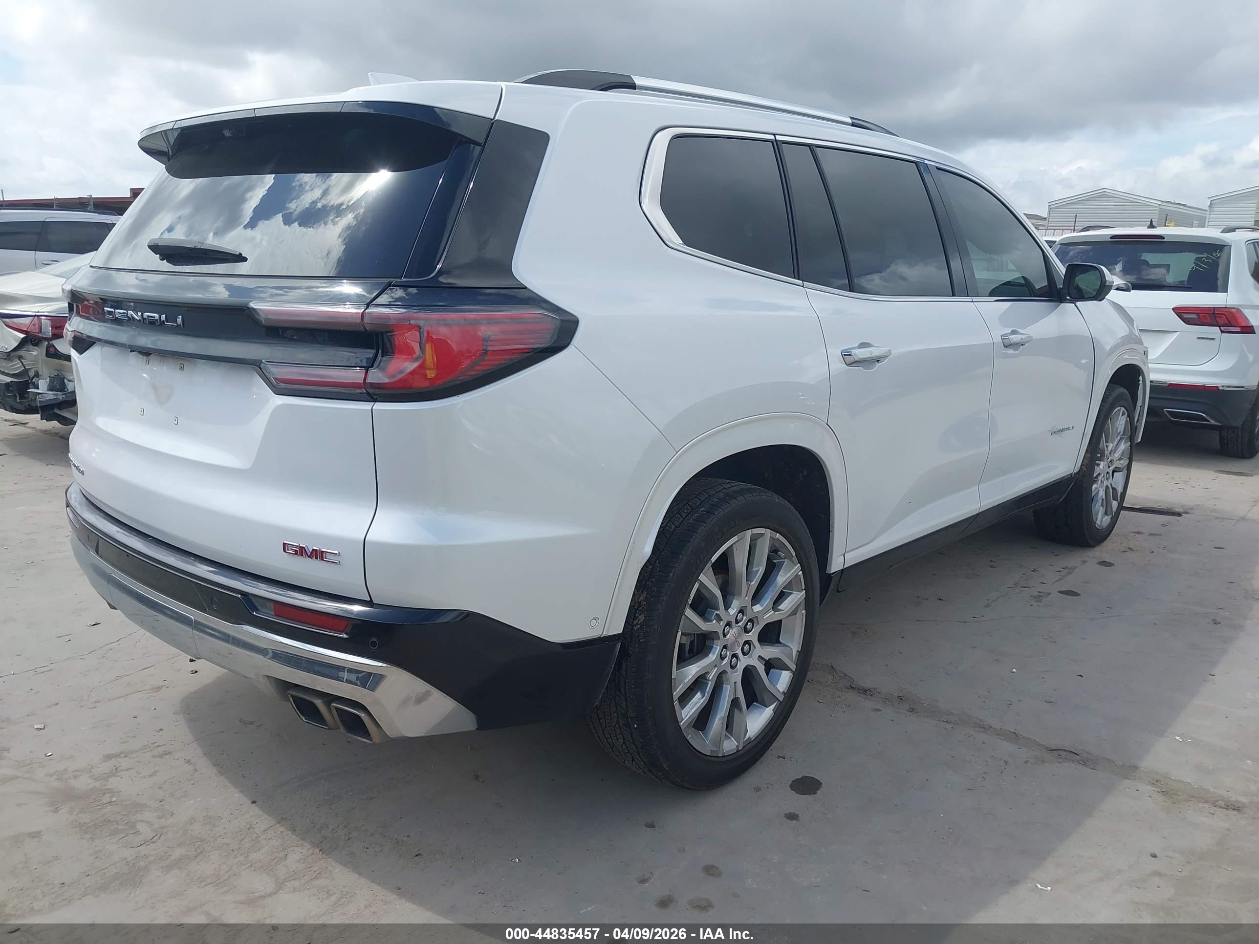 GMC ACADIA image 4