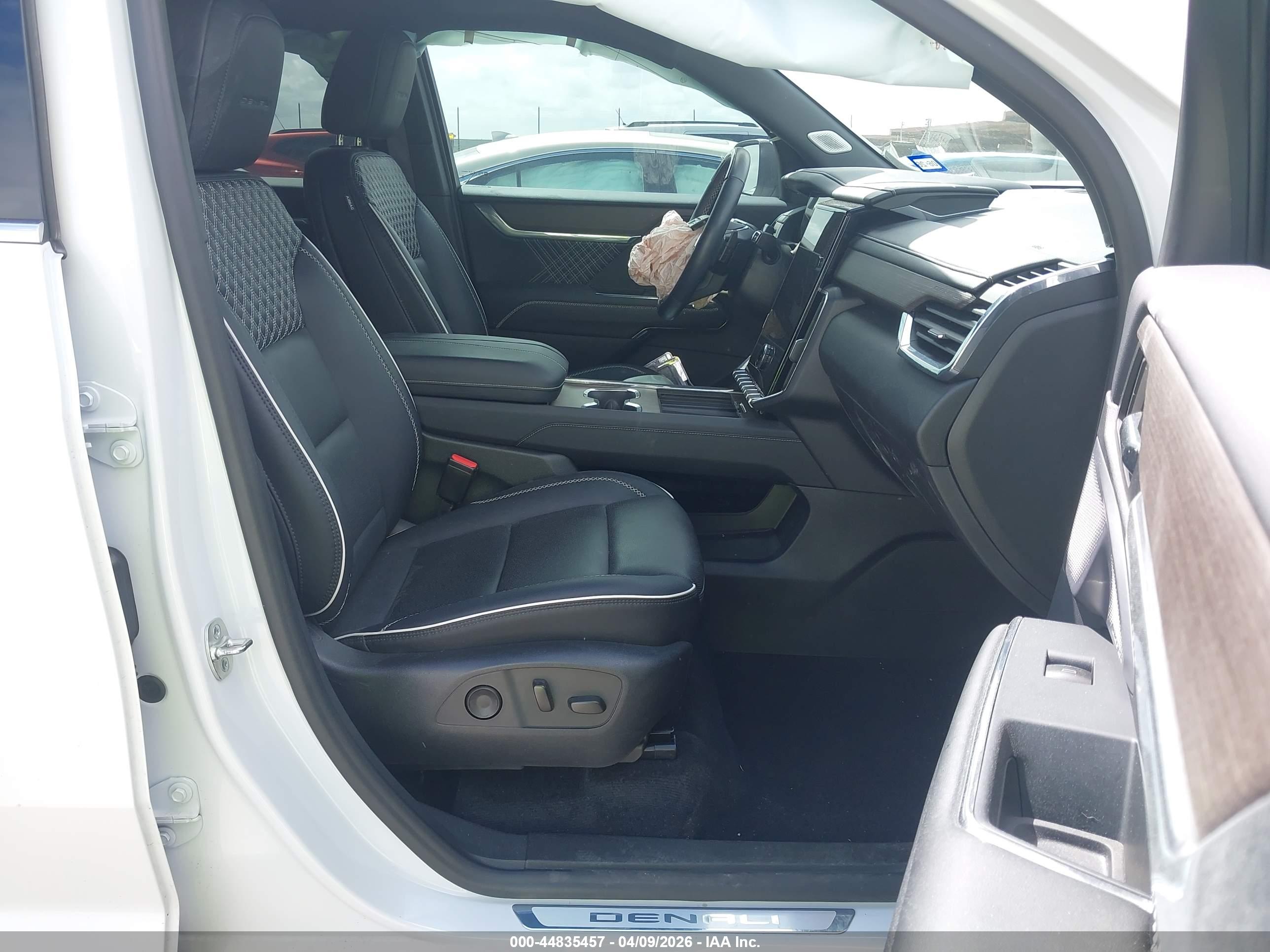 GMC ACADIA image 5