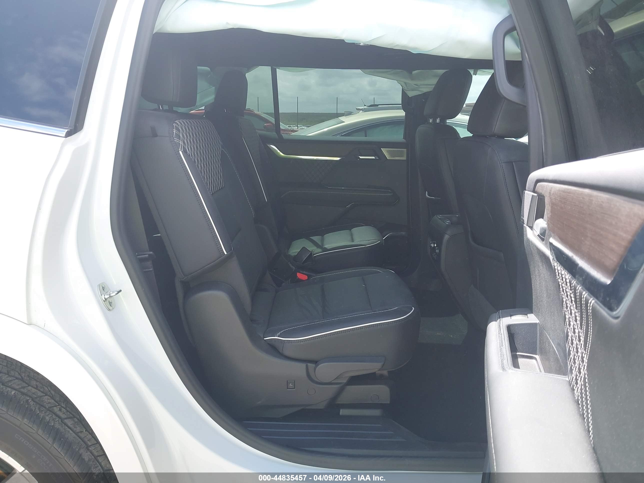 GMC ACADIA image 8