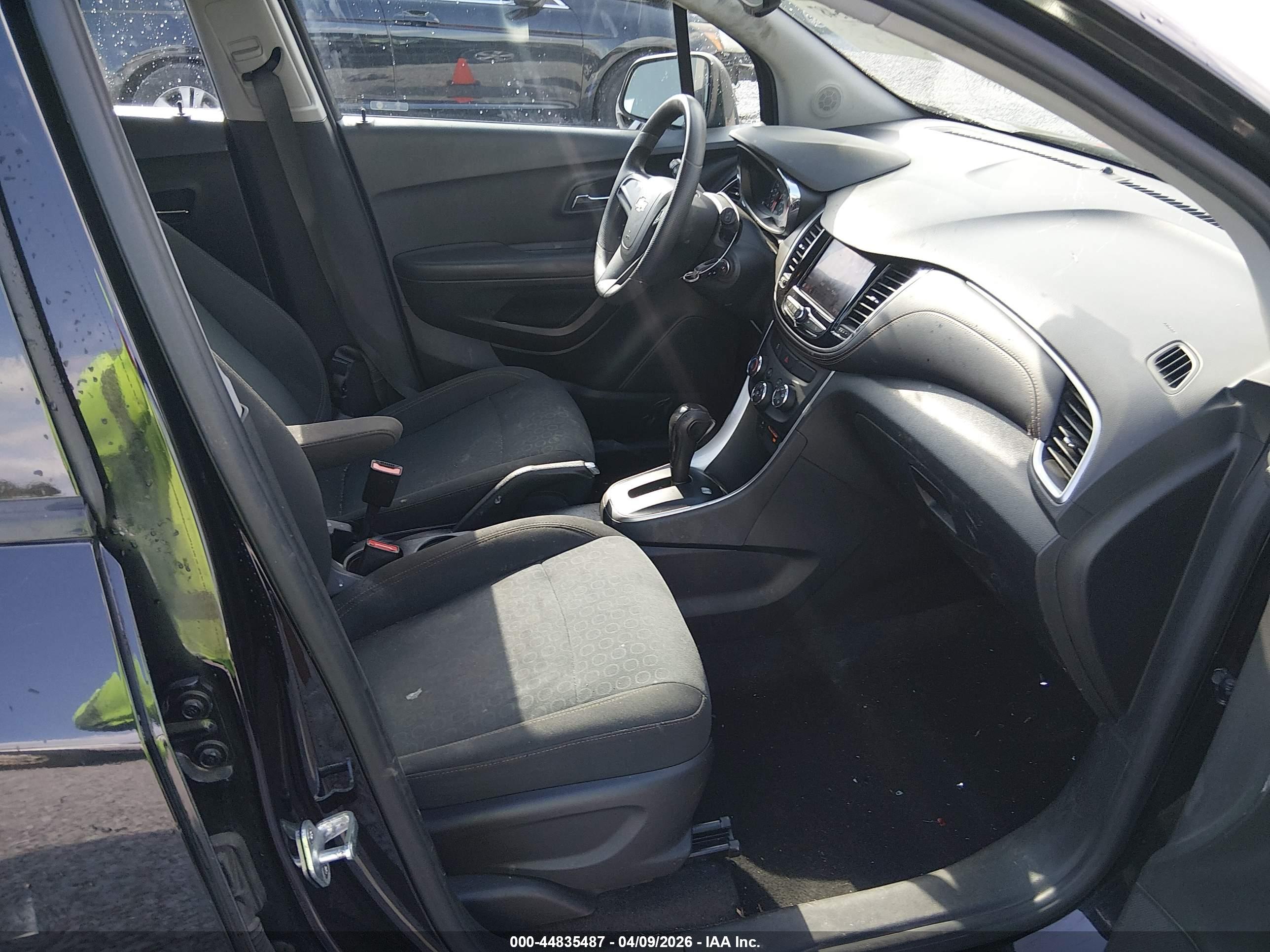 CHEVROLET TRAX image 5