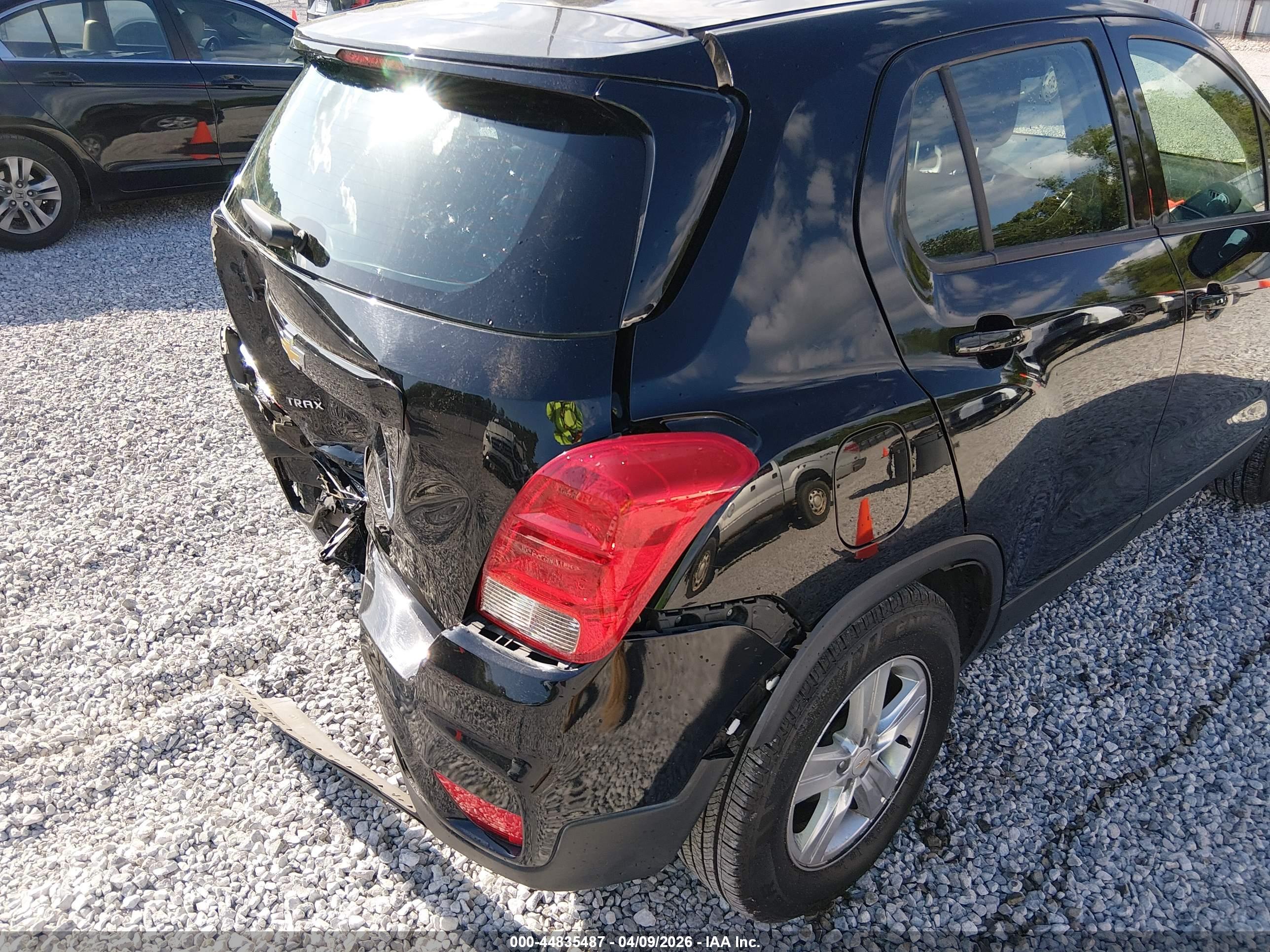 CHEVROLET TRAX image 6